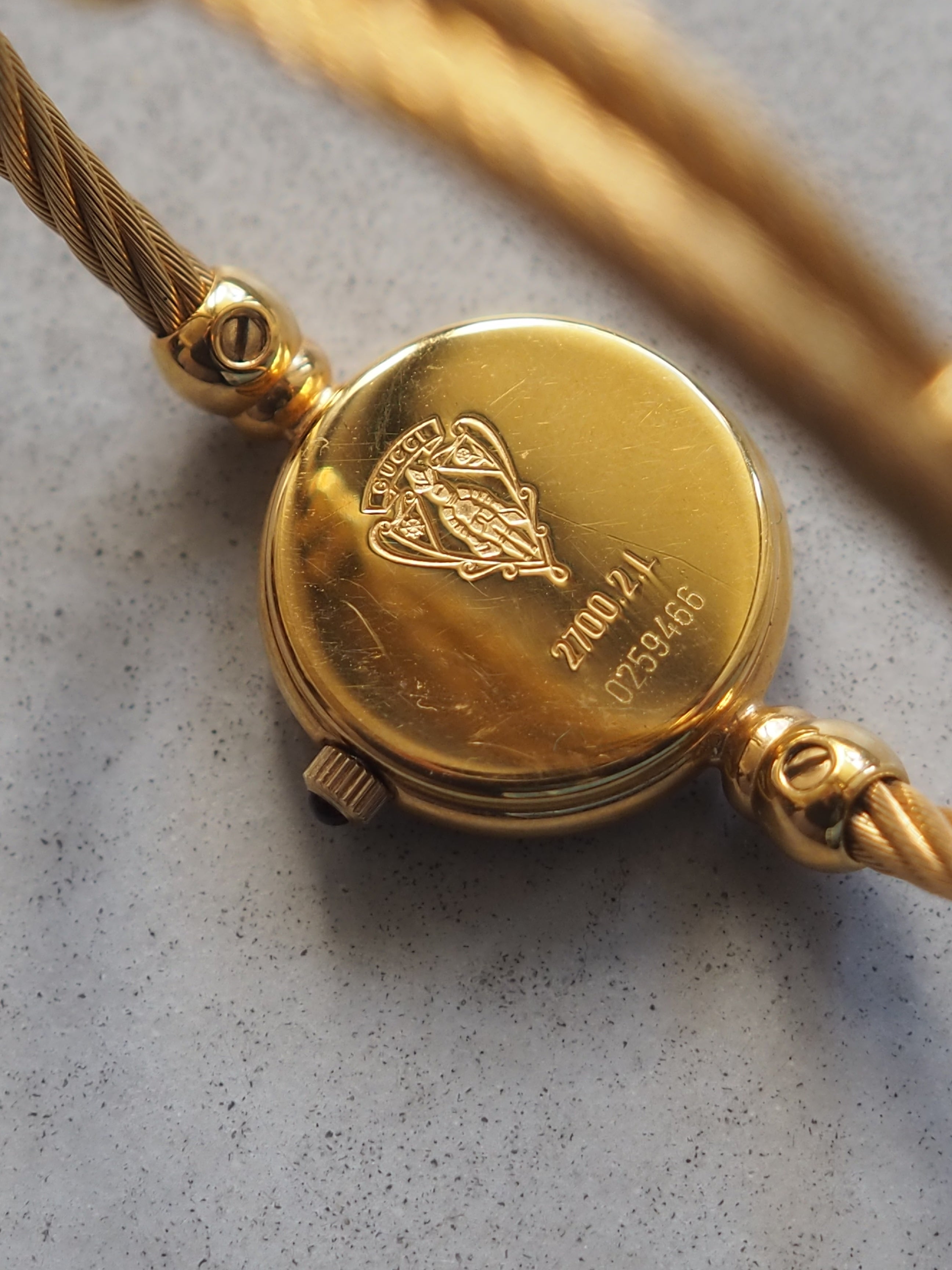 GUCCI グッチ シェル バングル ウォッチ 腕時計 ゴールド ヴィンテージ