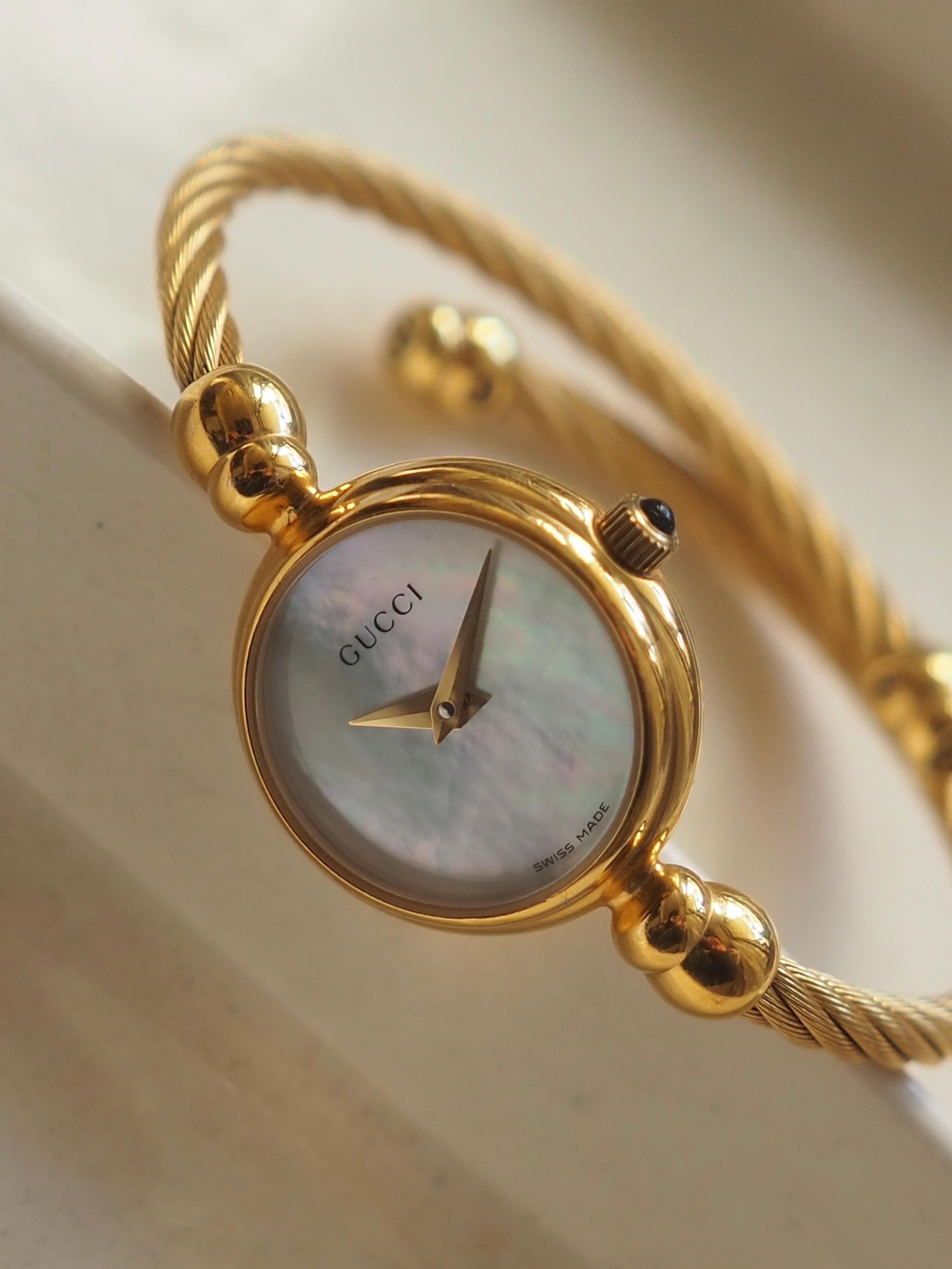GUCCI Shell Bangle Watch