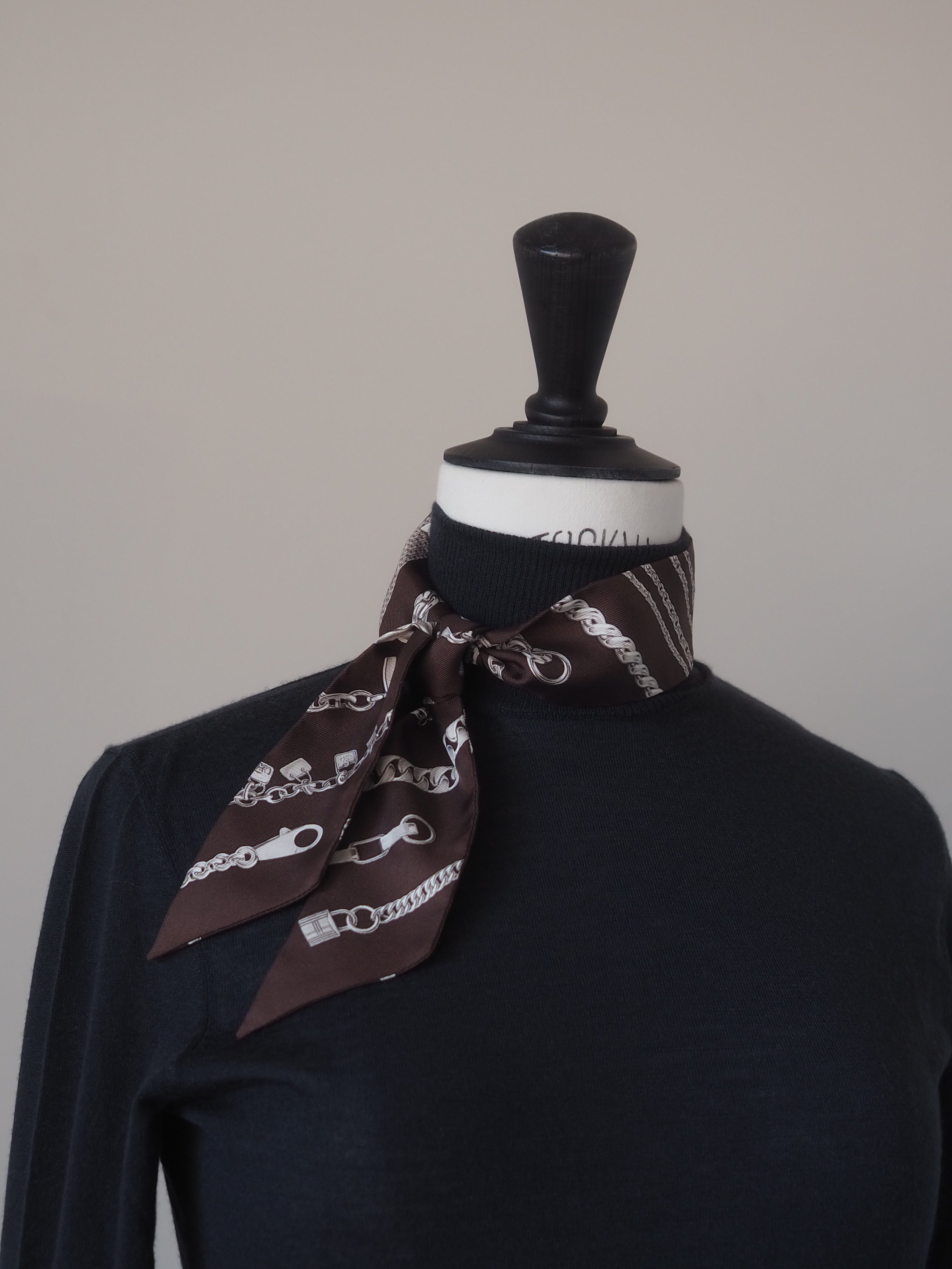 HERMÈS Chaîne d’ancre Jewelry Motif Silk Twilly Scarf