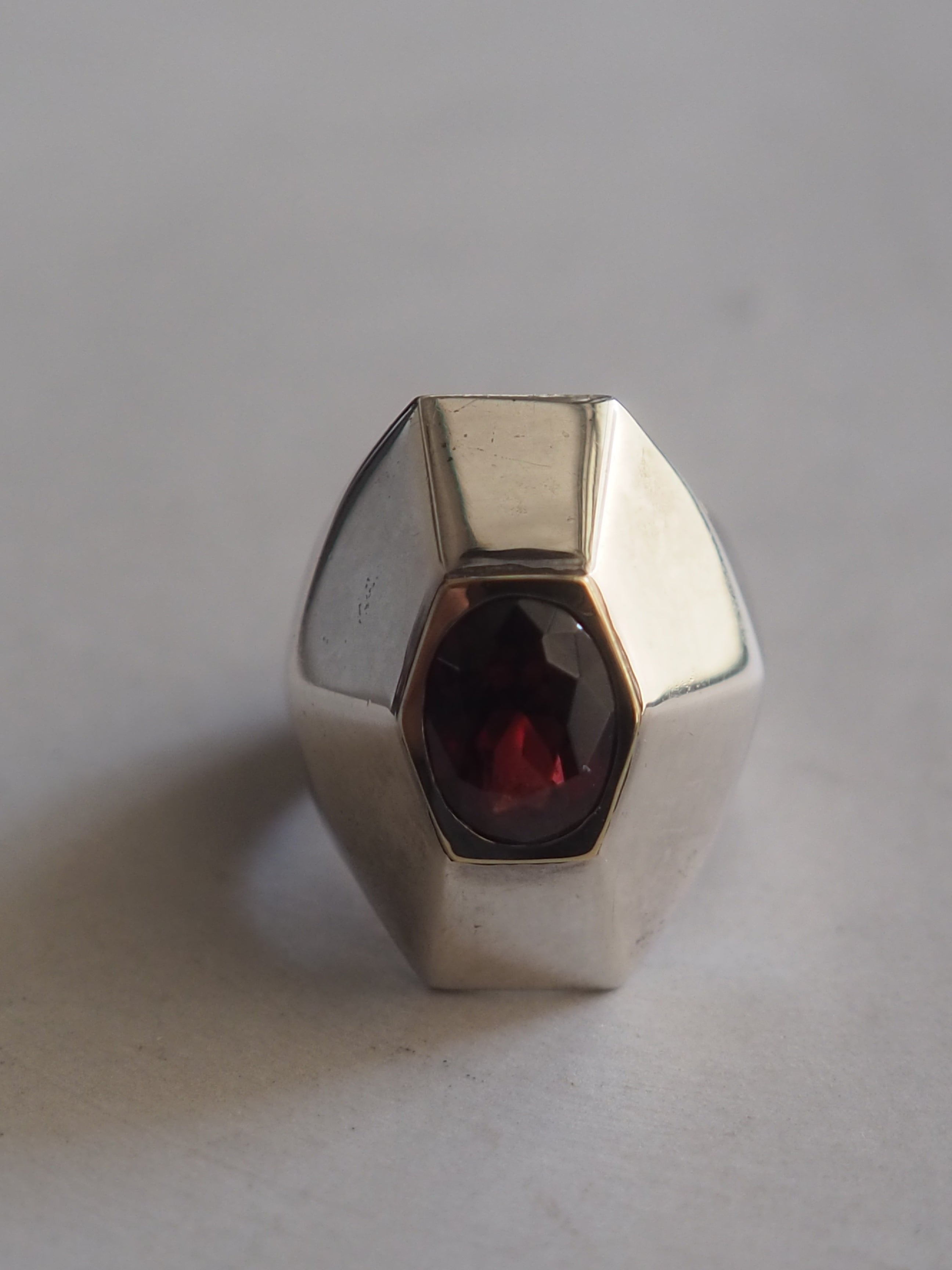 HERMÈS Garnet Sculptural Signet Ring