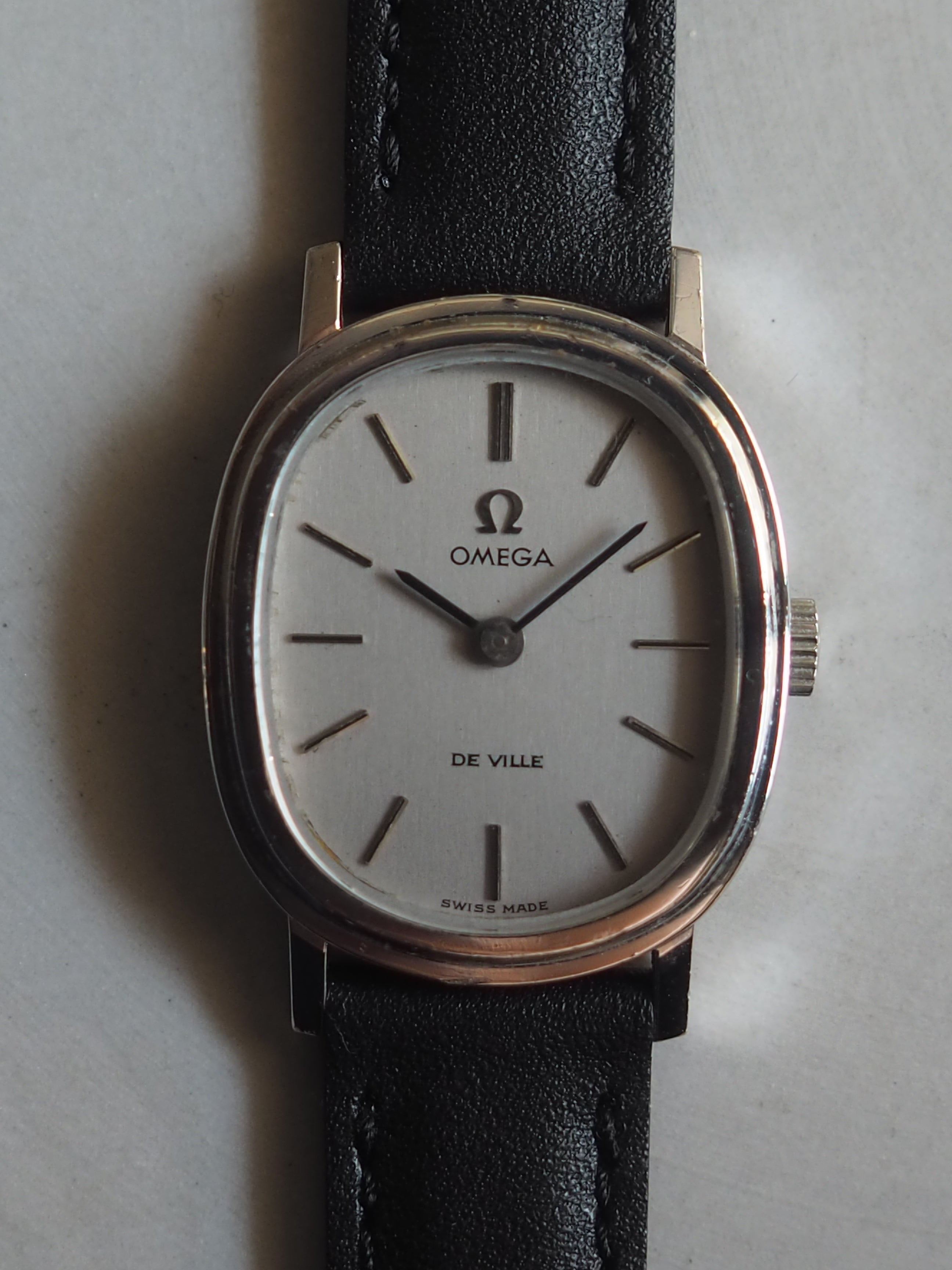OMEGA DE VILLE Oval Watch