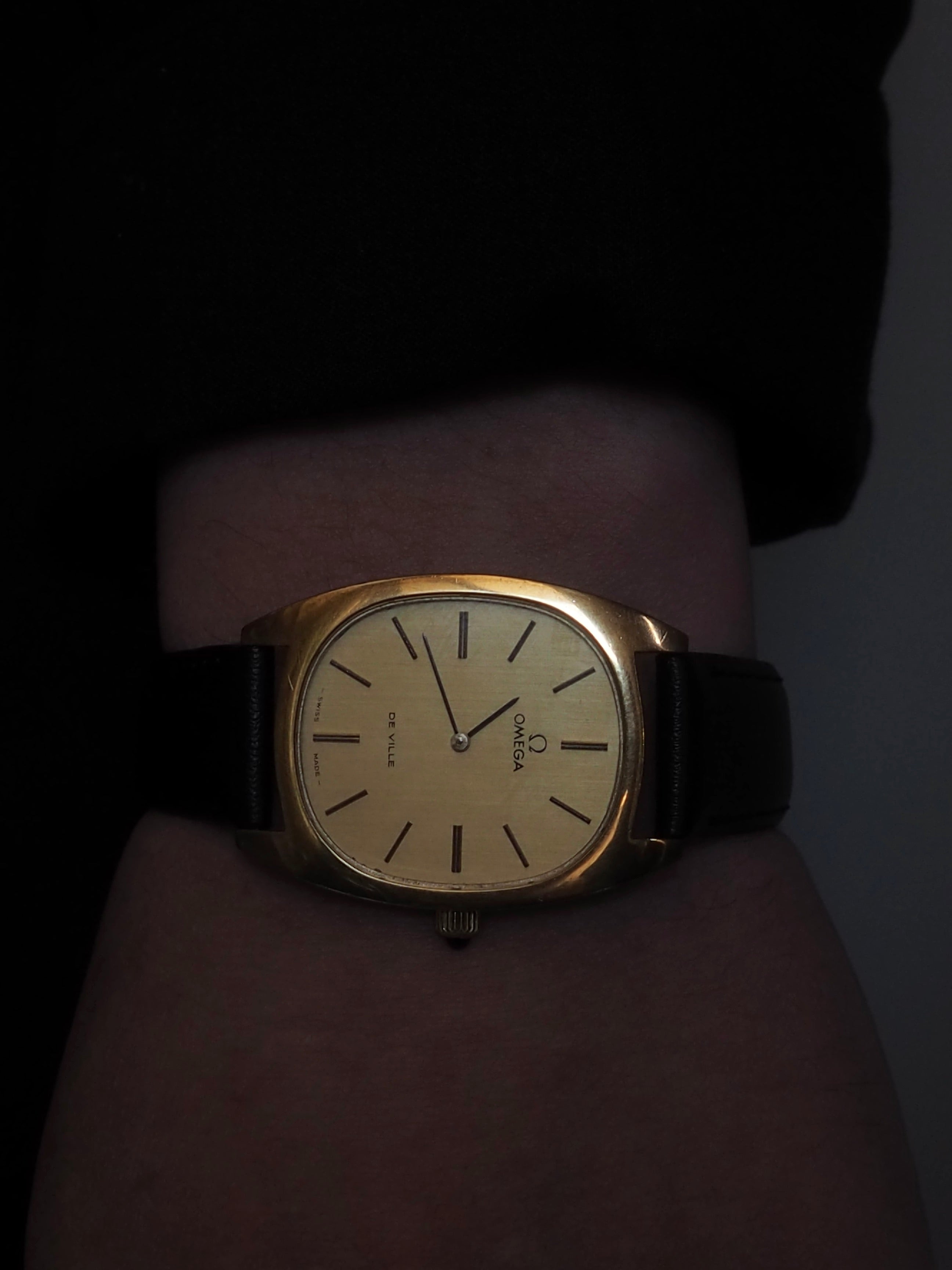 OMEGA De Ville Tonneau Watch