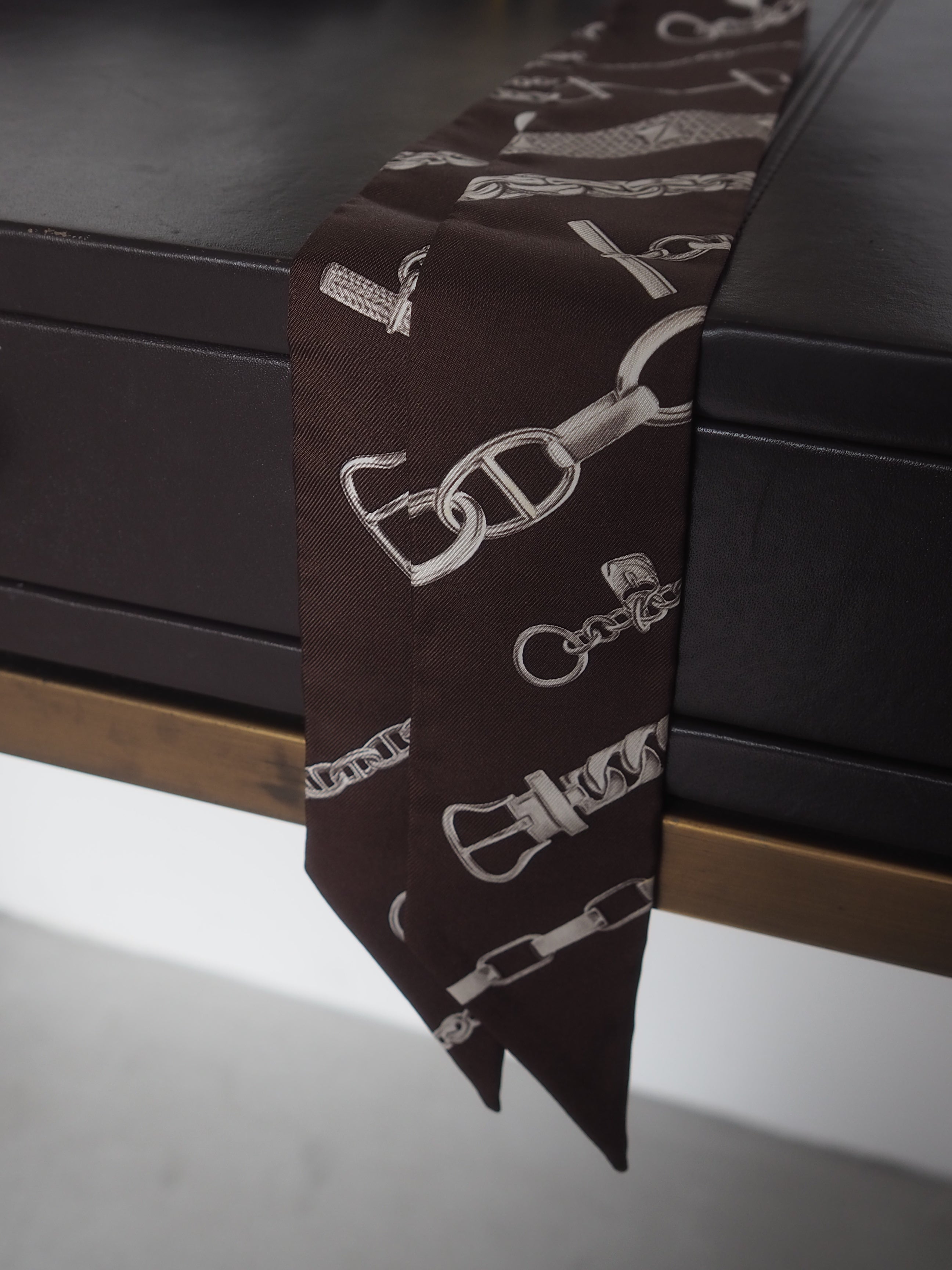 HERMÈS Chaîne d’ancre Jewelry Motif Silk Twilly Scarf