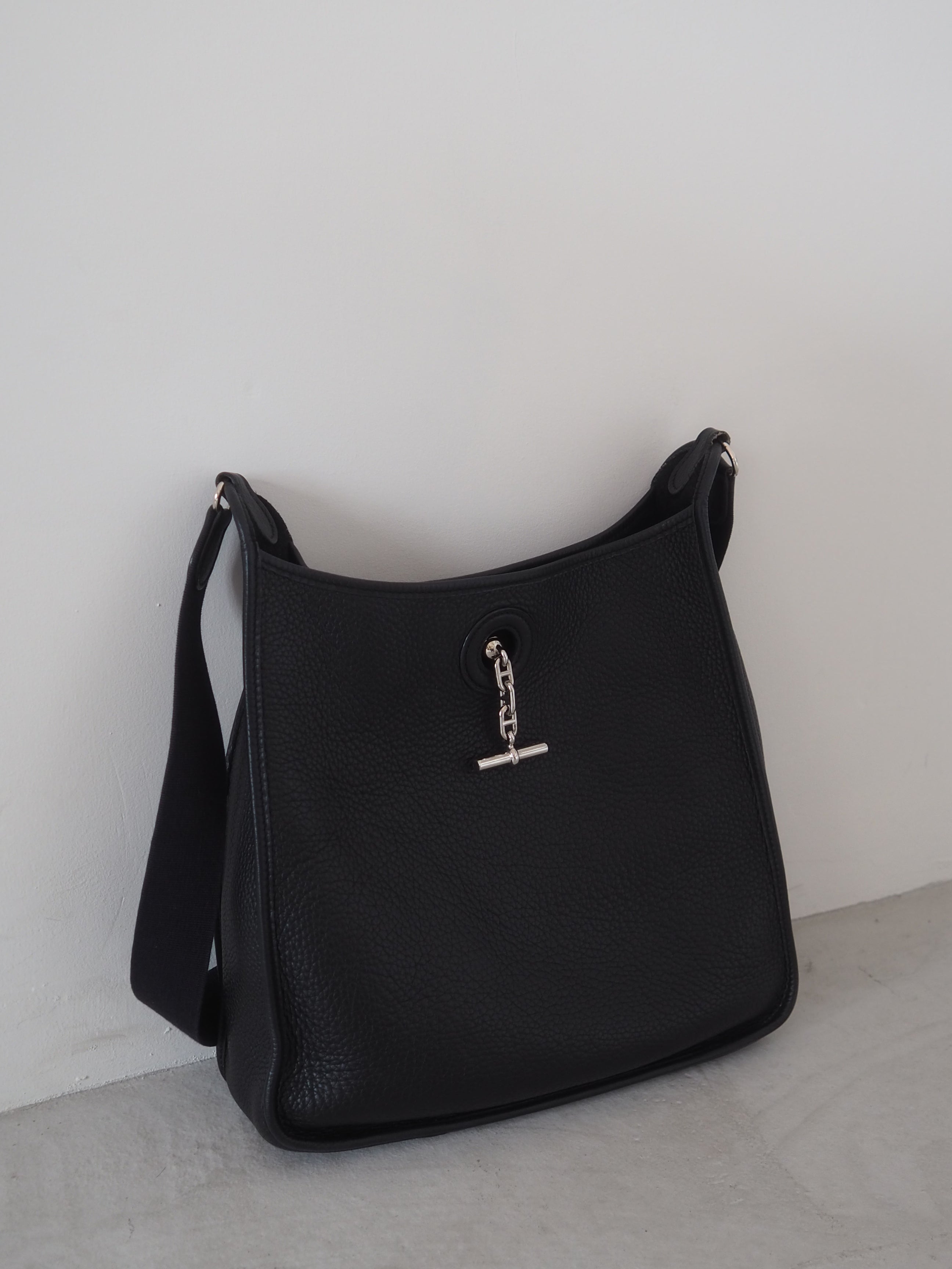 HERMES  ヴェスパの黒のバッグ   100%正規品 HERMES エルメス ヴェスパ GM ショルダー バッグ シェーヌダンクル