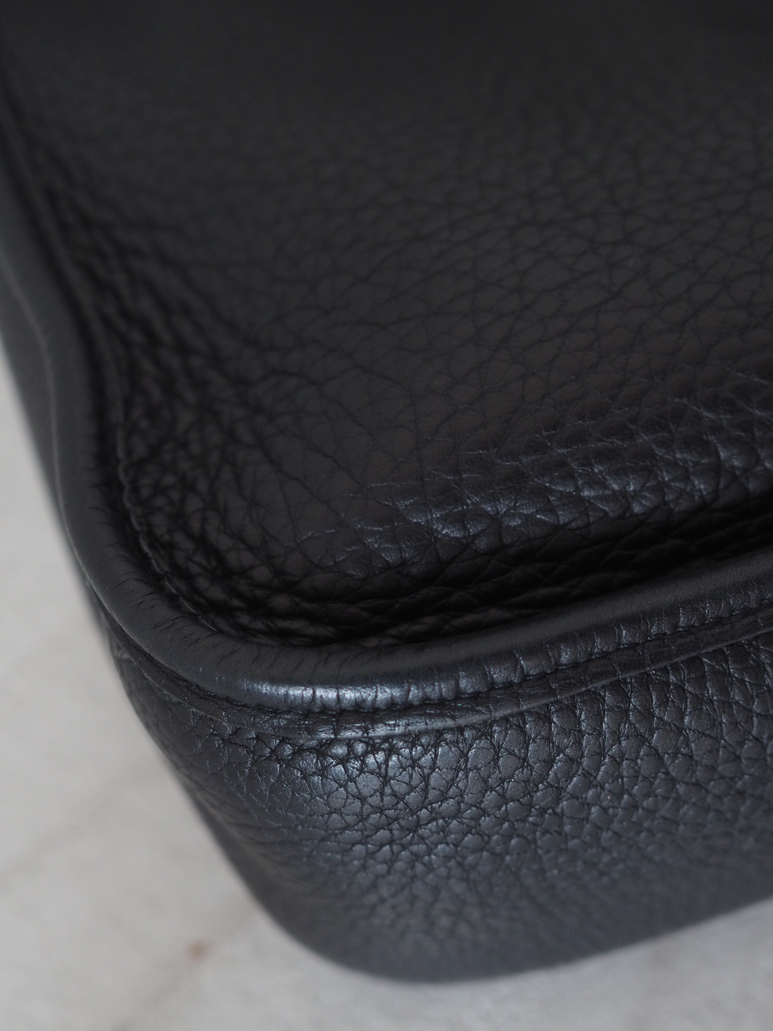 HERMÈS Vespa GM Shoulder Bag