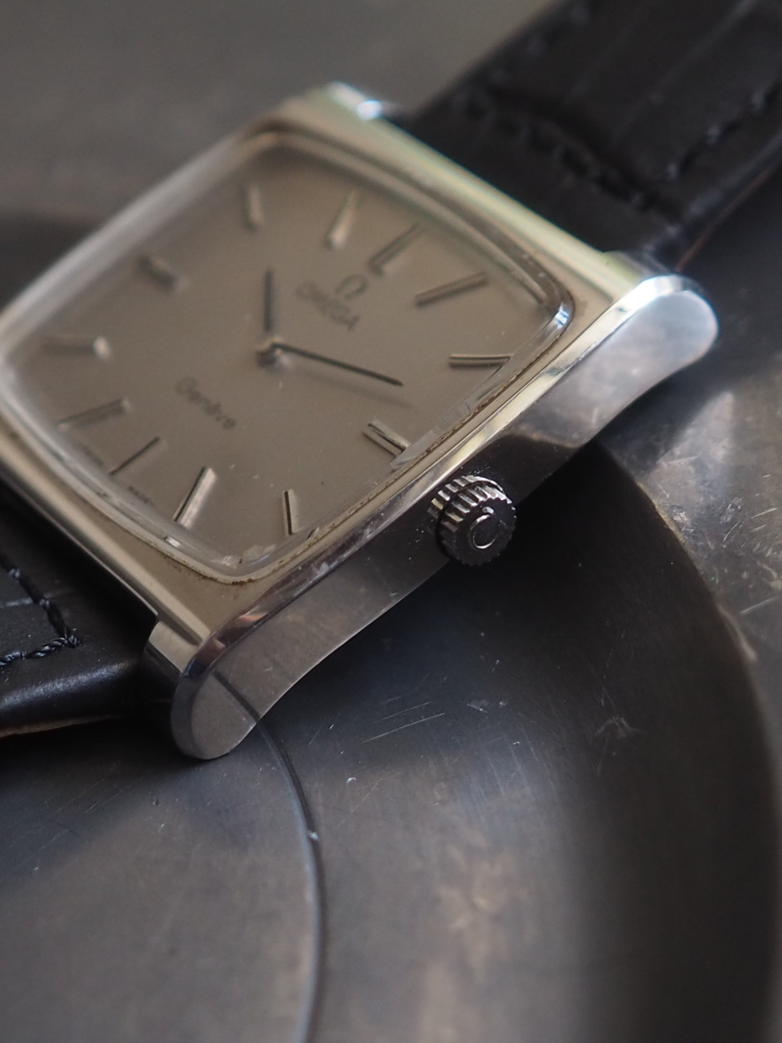 OMEGA Genève TV case Watch