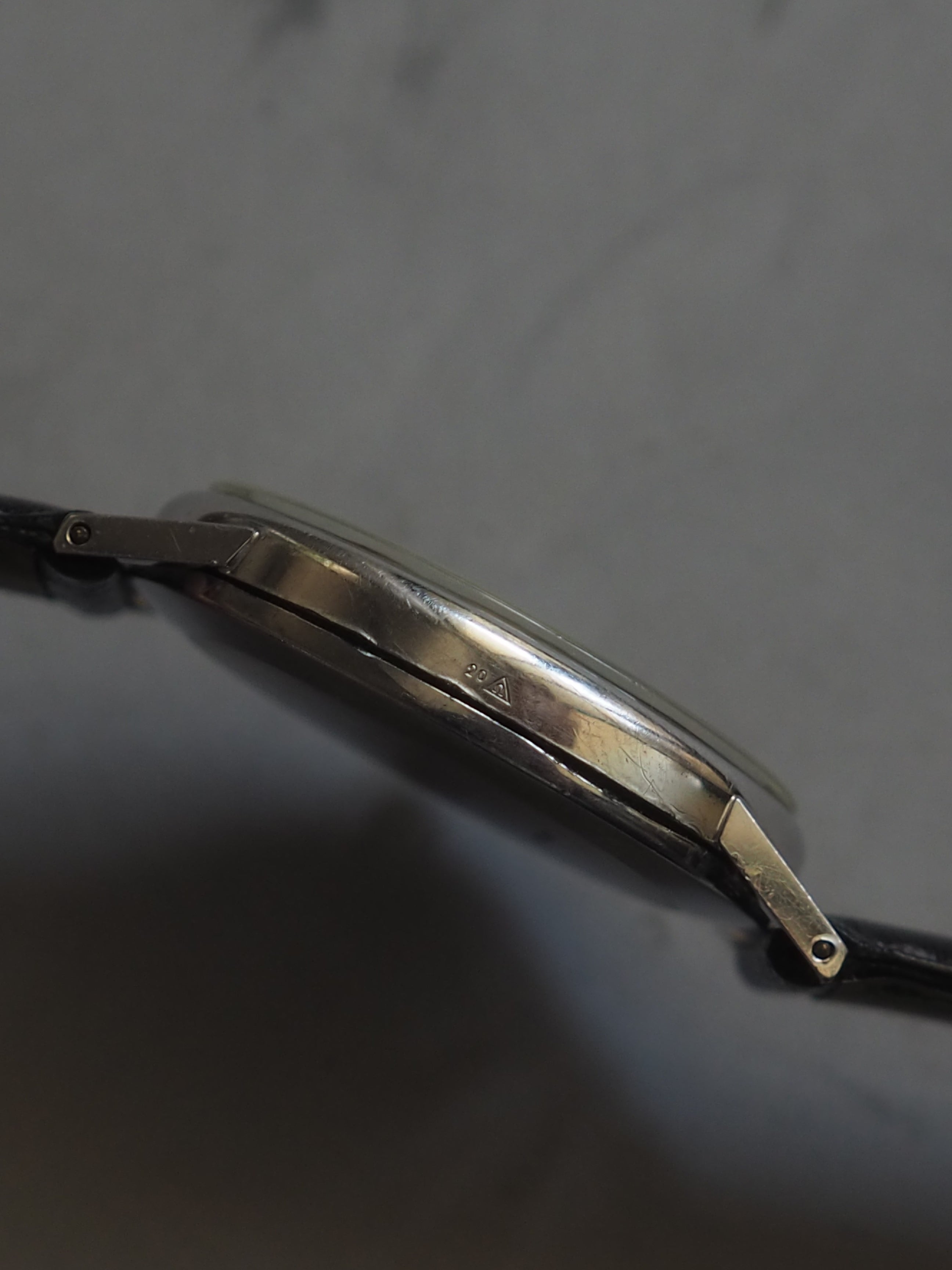 OMEGA Genève Oval Watch