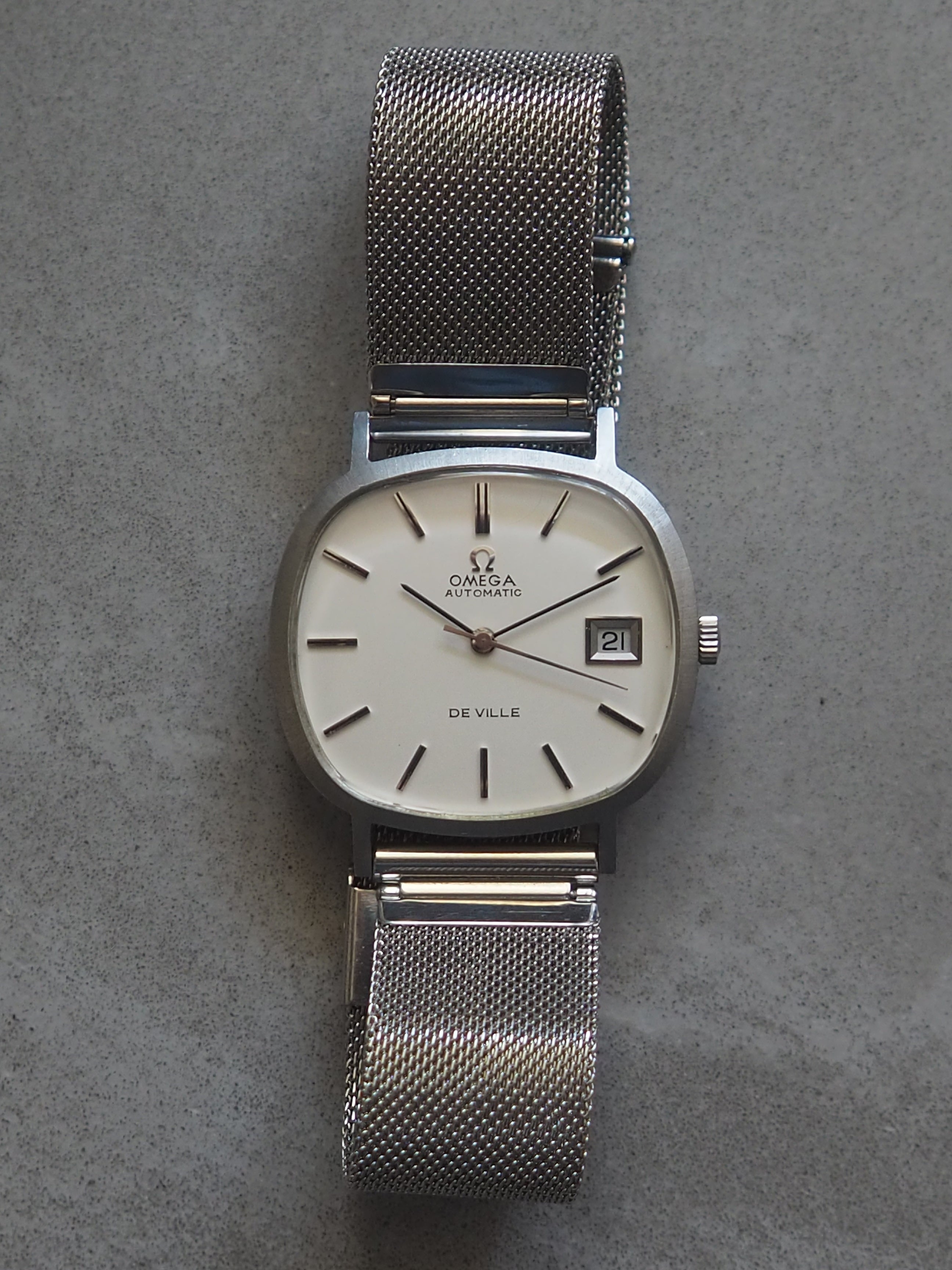 OMEGA DE VILLE Horizontal Oval Watch