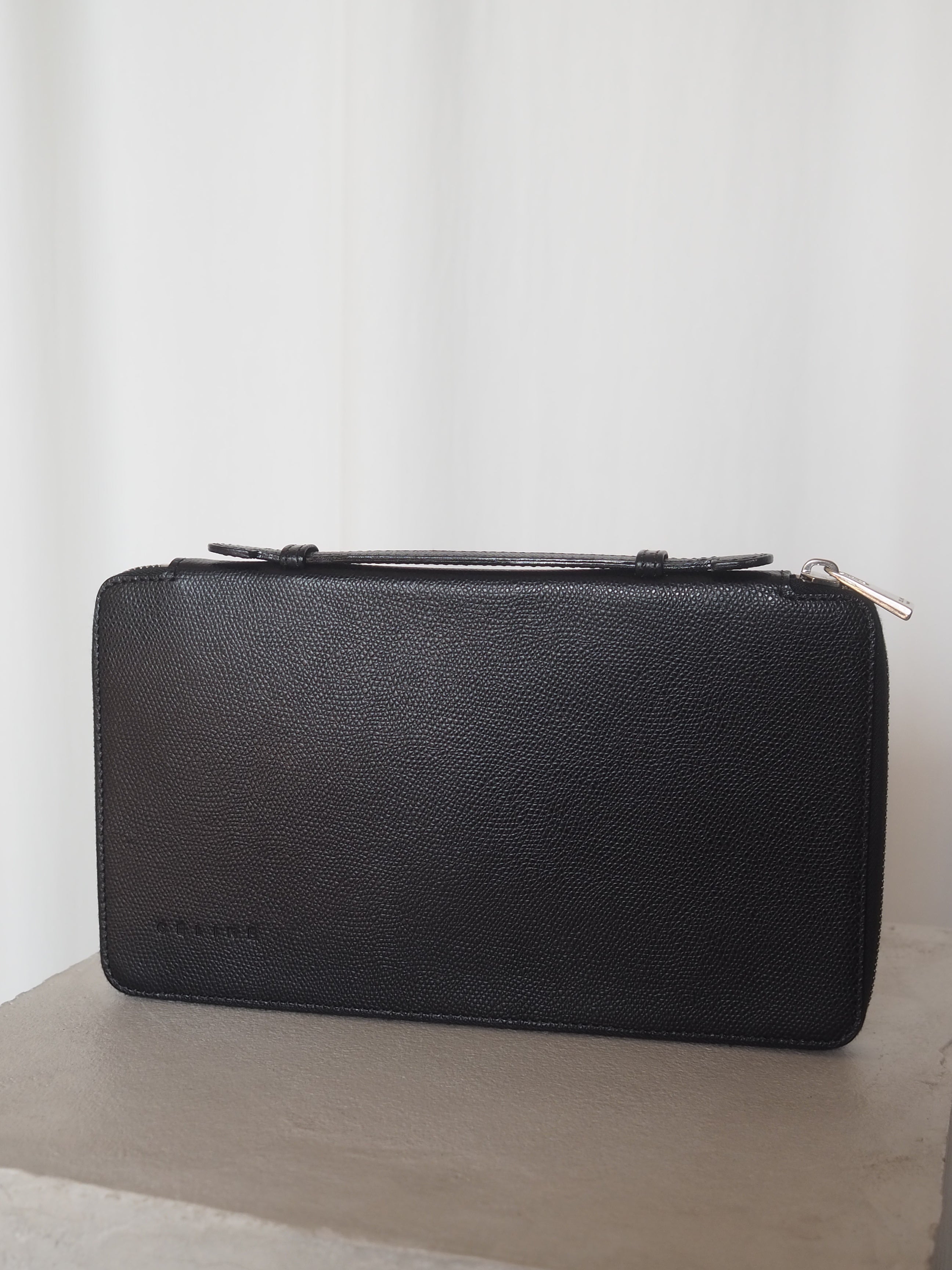 【saasi 様】CELINE パスポートケース 本革 イタリアロゴ刻印 CELINE セリーヌ パスポートケース マルチケース ウォレット レザー