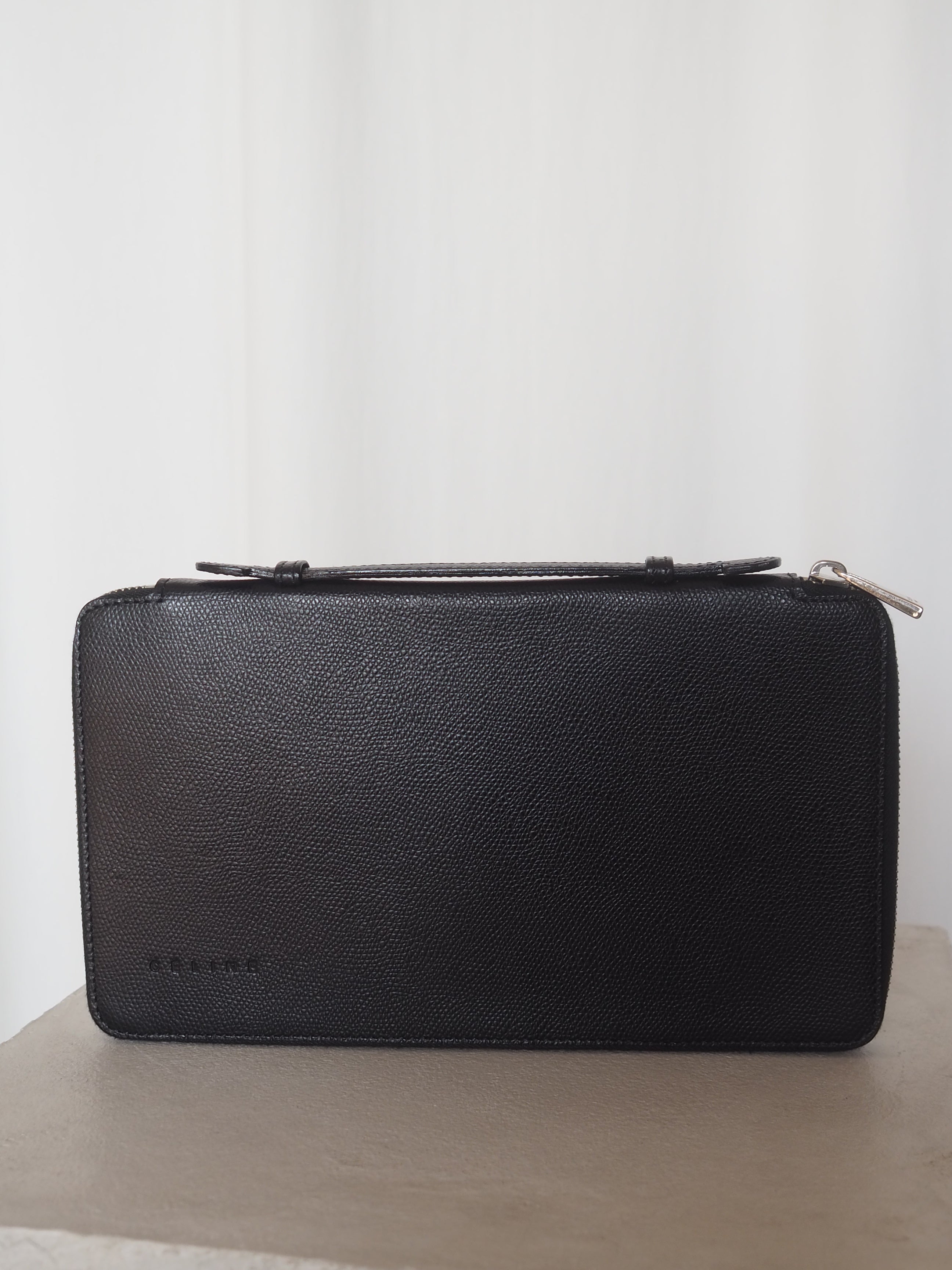 【saasi 様】CELINE パスポートケース 本革 イタリアロゴ刻印 CELINE セリーヌ パスポートケース マルチケース ウォレット レザー