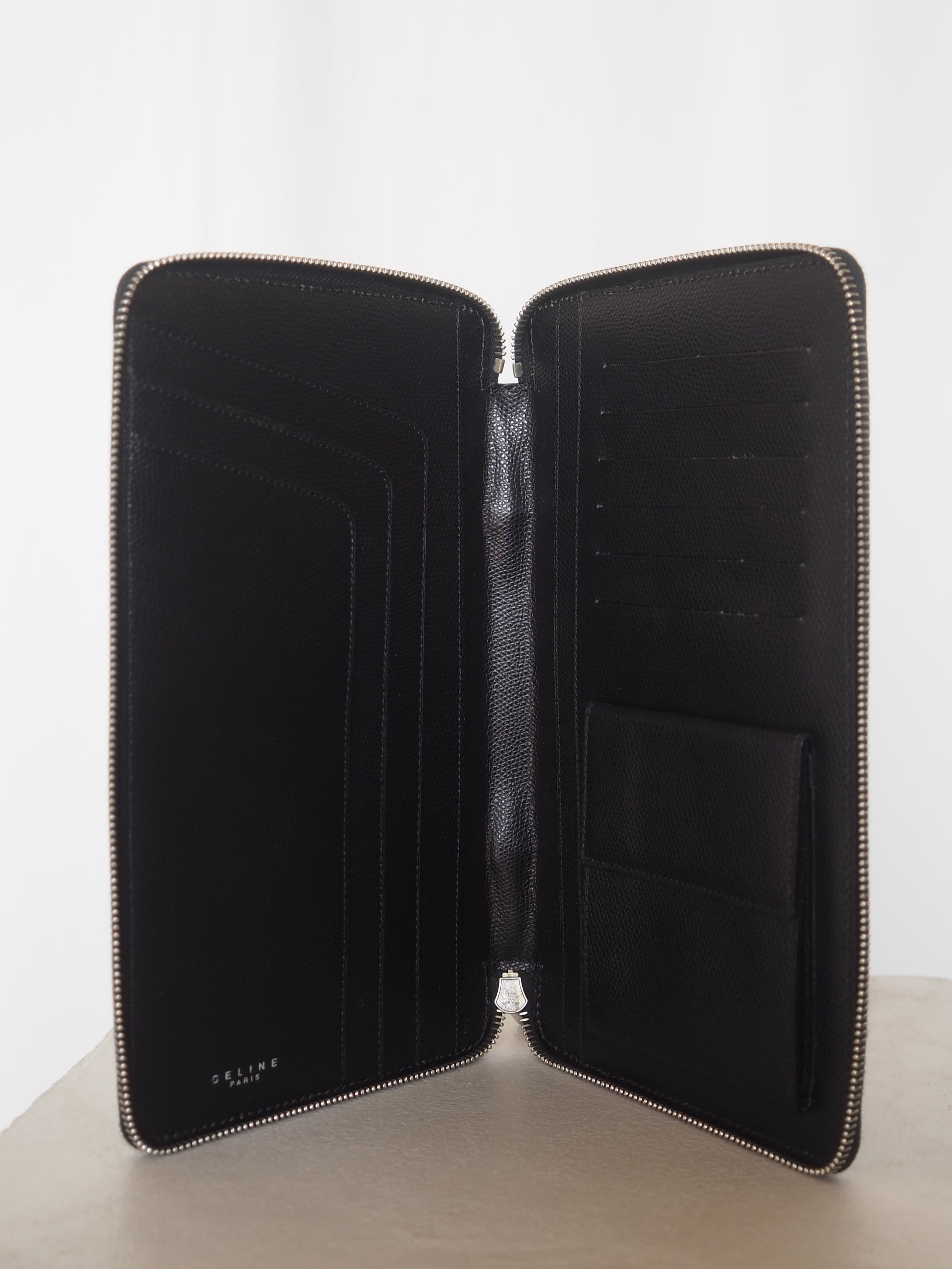 新品未使用 / セリーヌ パスポートカバー ブラック CELINE セリーヌ パスポートケース マルチケース ウォレット レザー