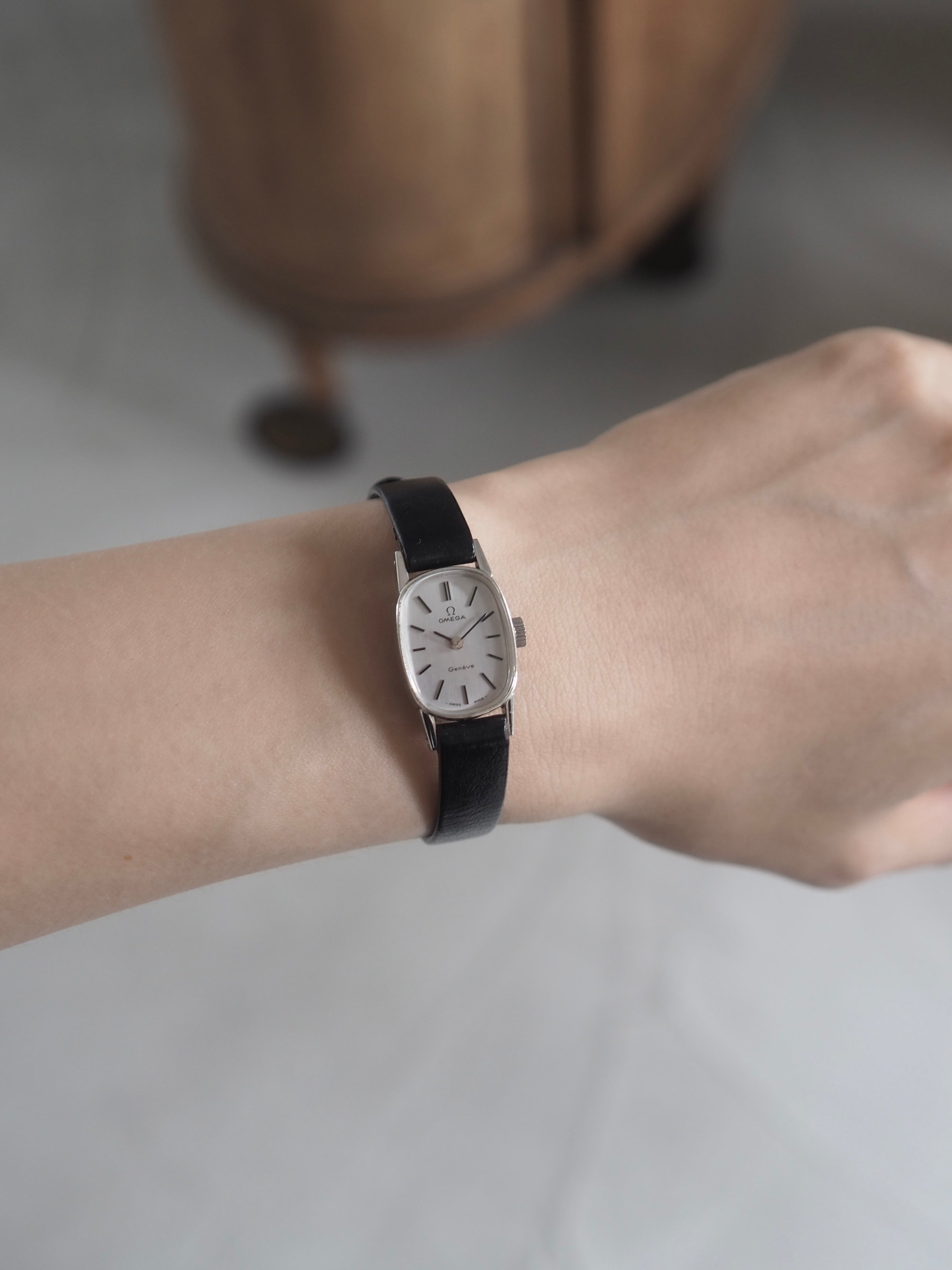 OMEGA DE VILLE Oval Watch