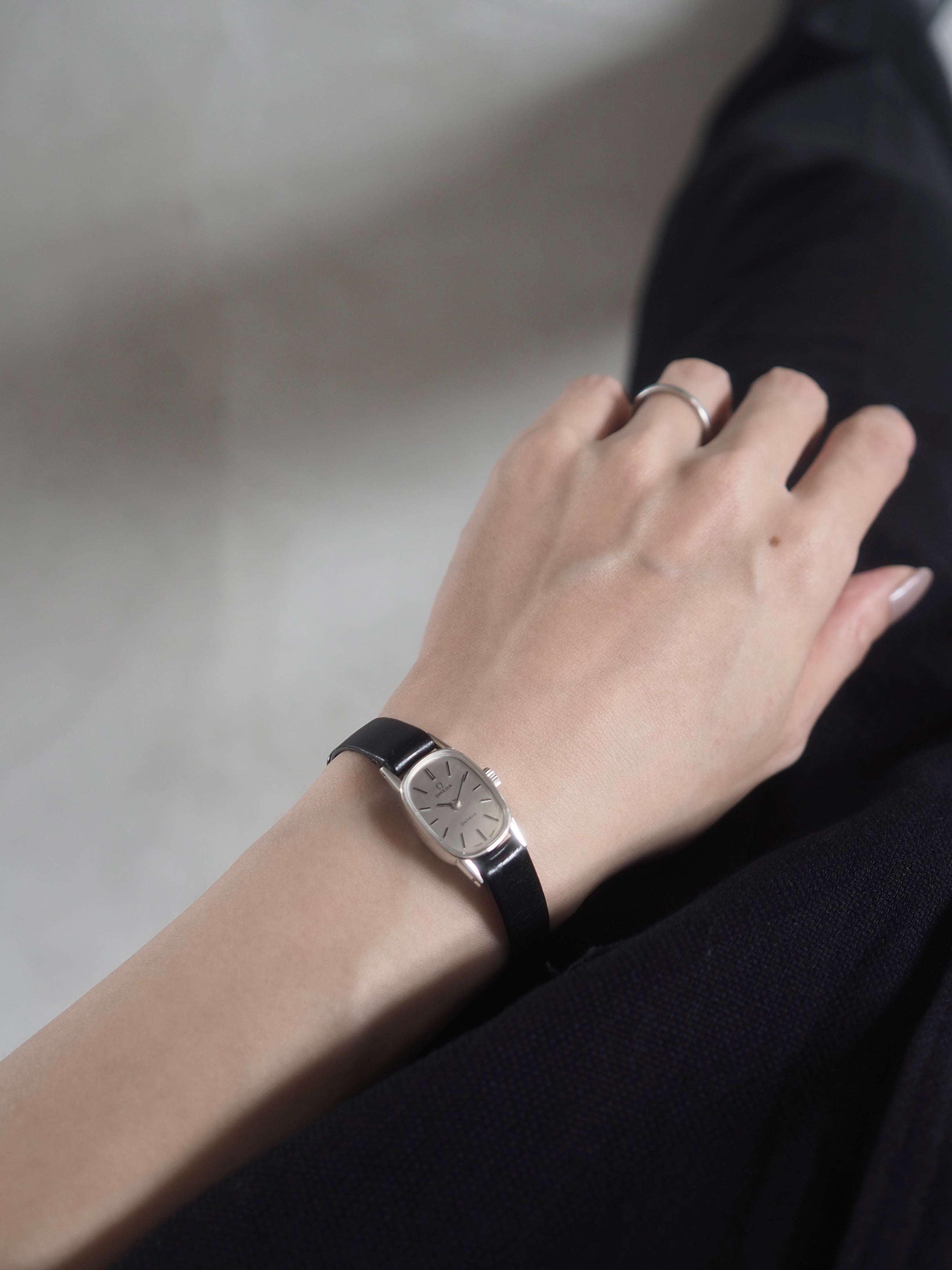 OMEGA DE VILLE Oval Watch