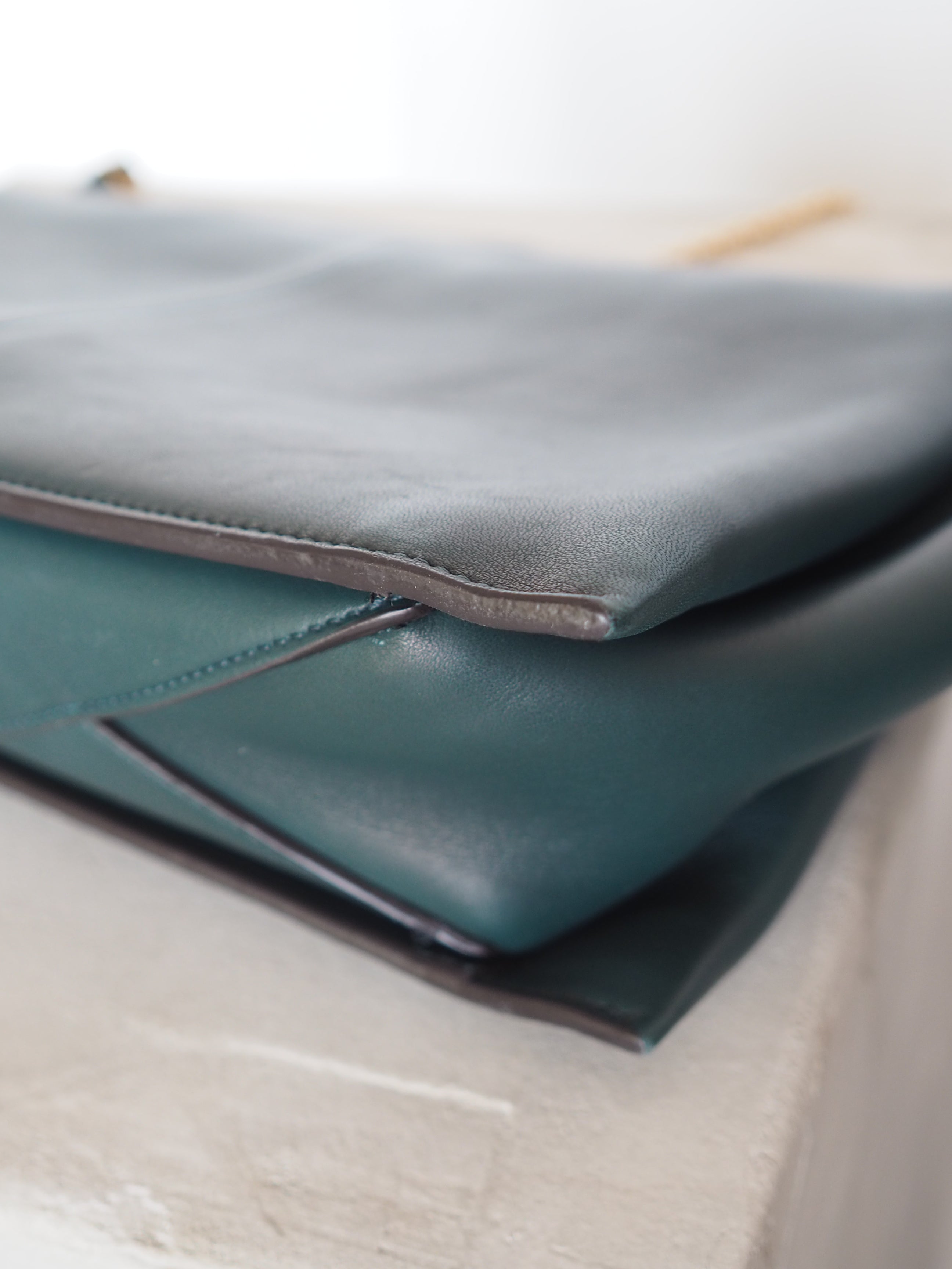 CÉLINE Tri-Fold Chain Shoulder Bag