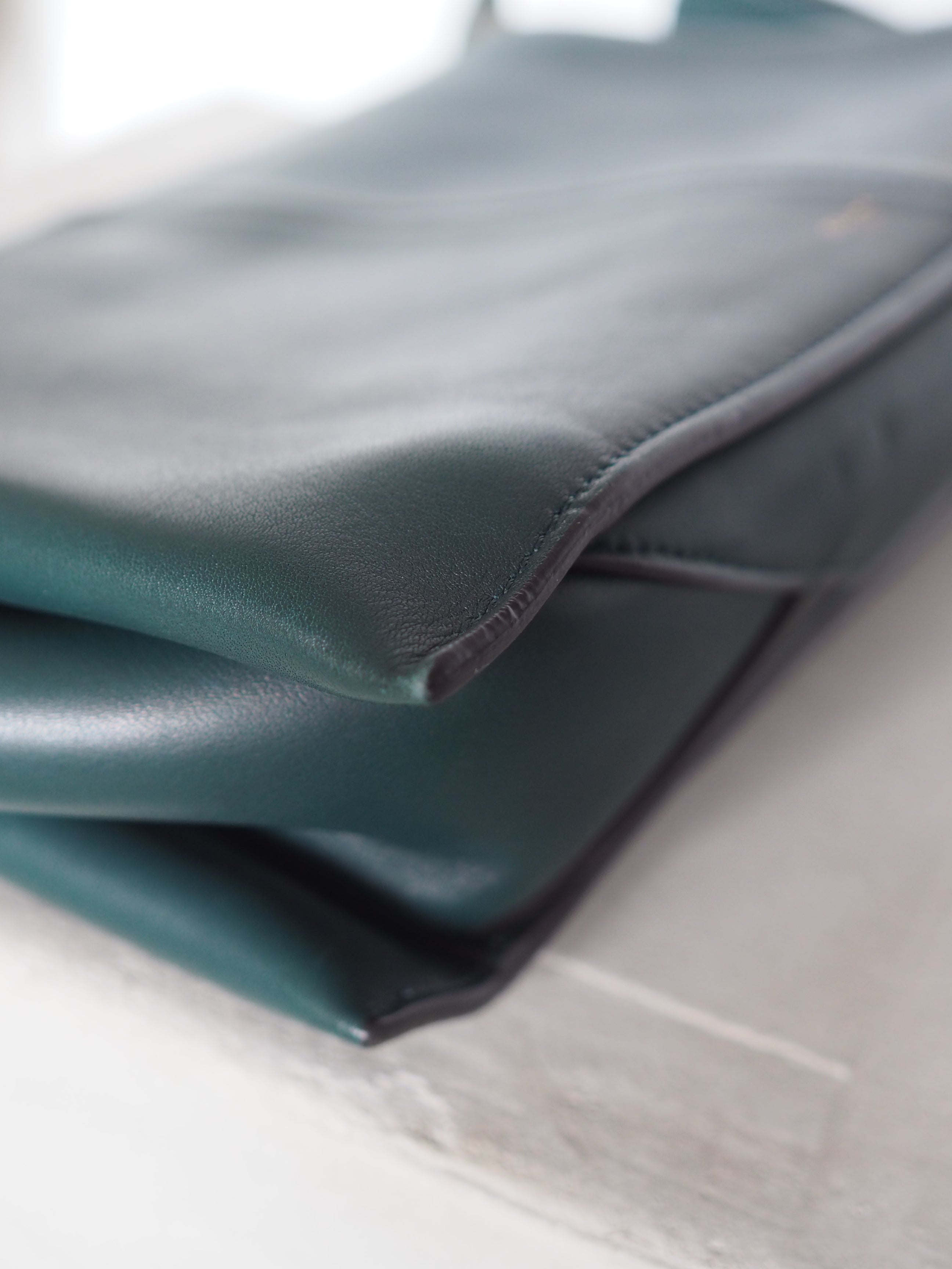 CÉLINE Tri-Fold Chain Shoulder Bag