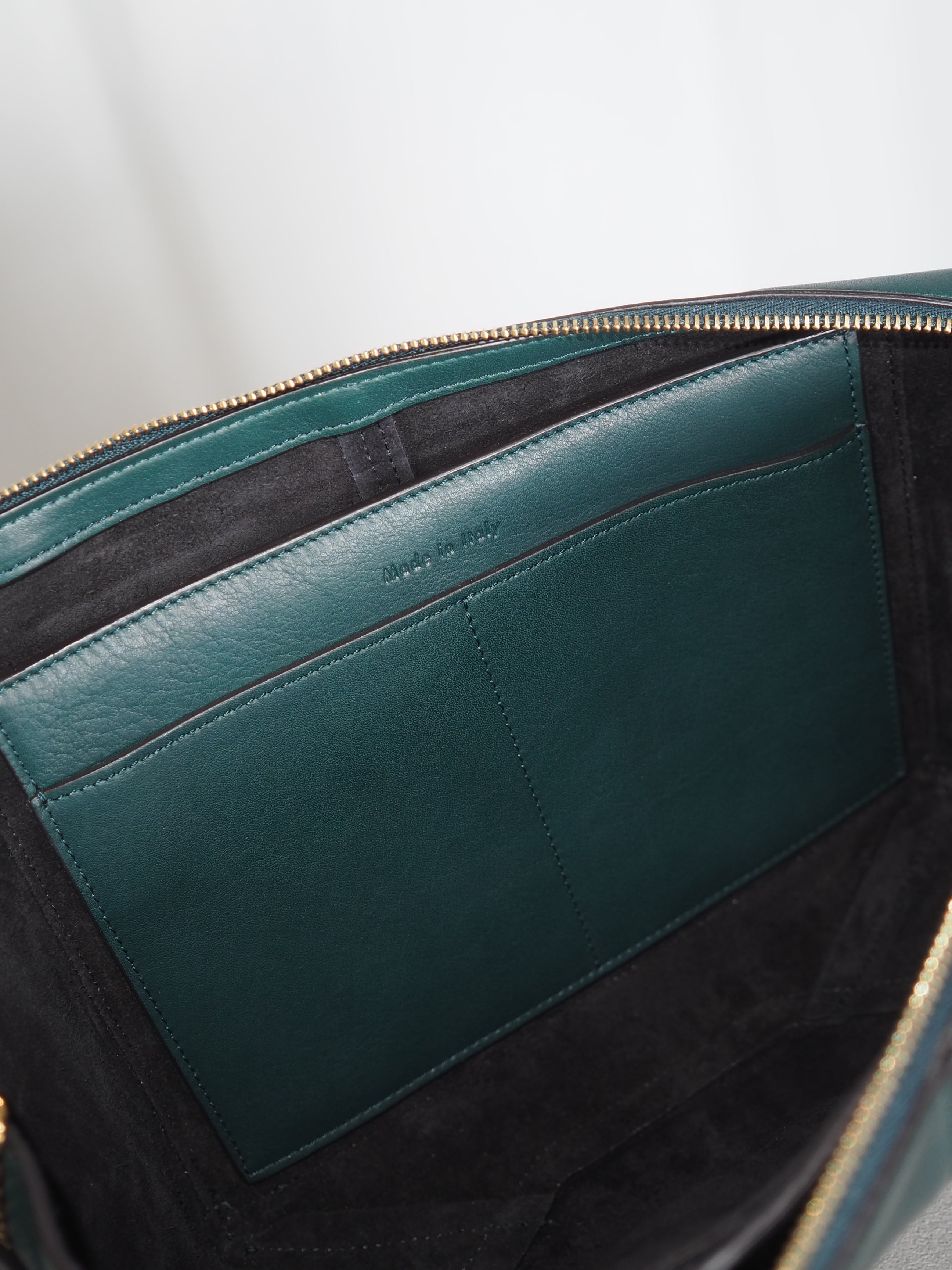 CÉLINE Tri-Fold Chain Shoulder Bag