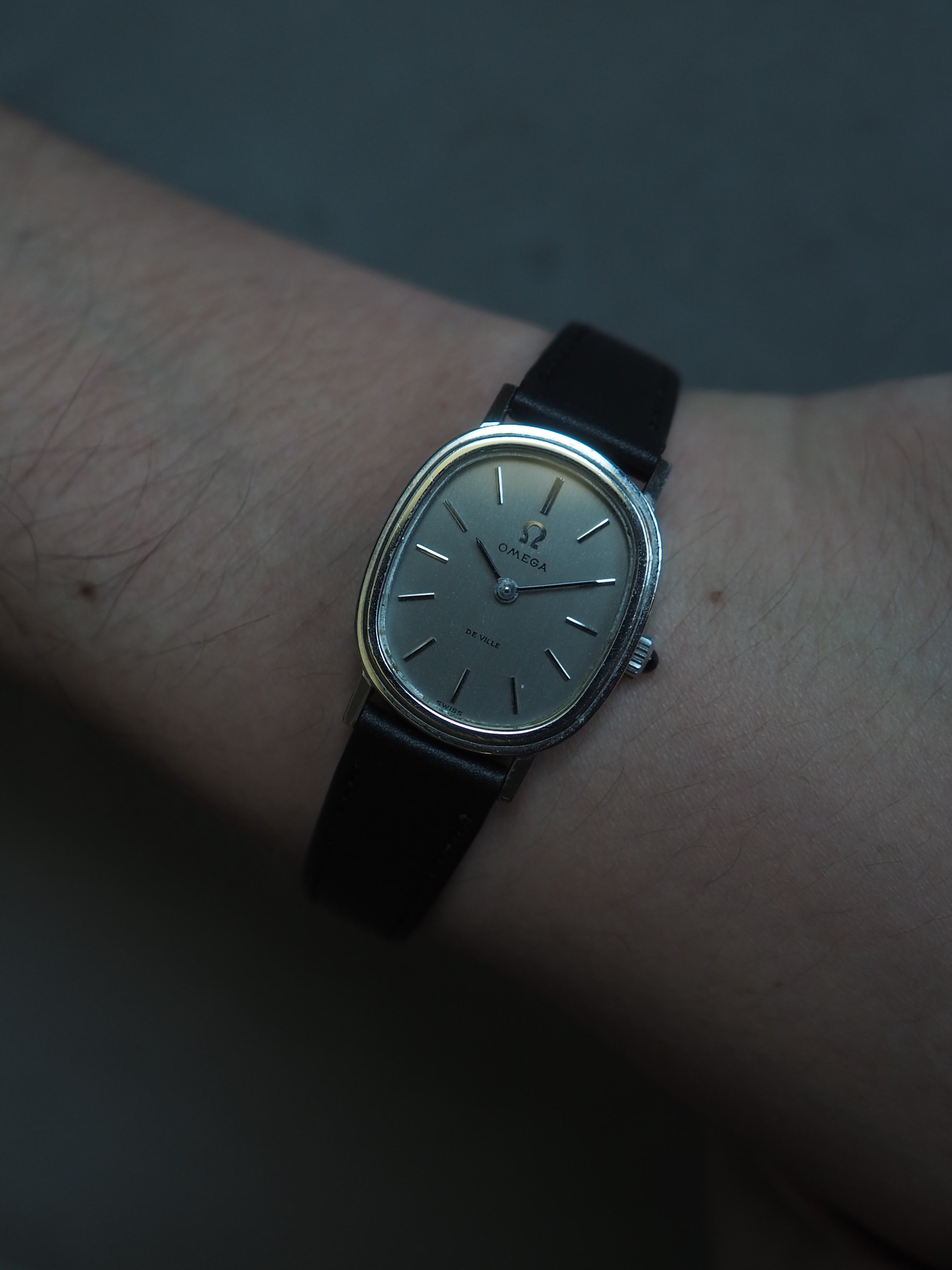 OMEGA DE VILLE Oval Watch