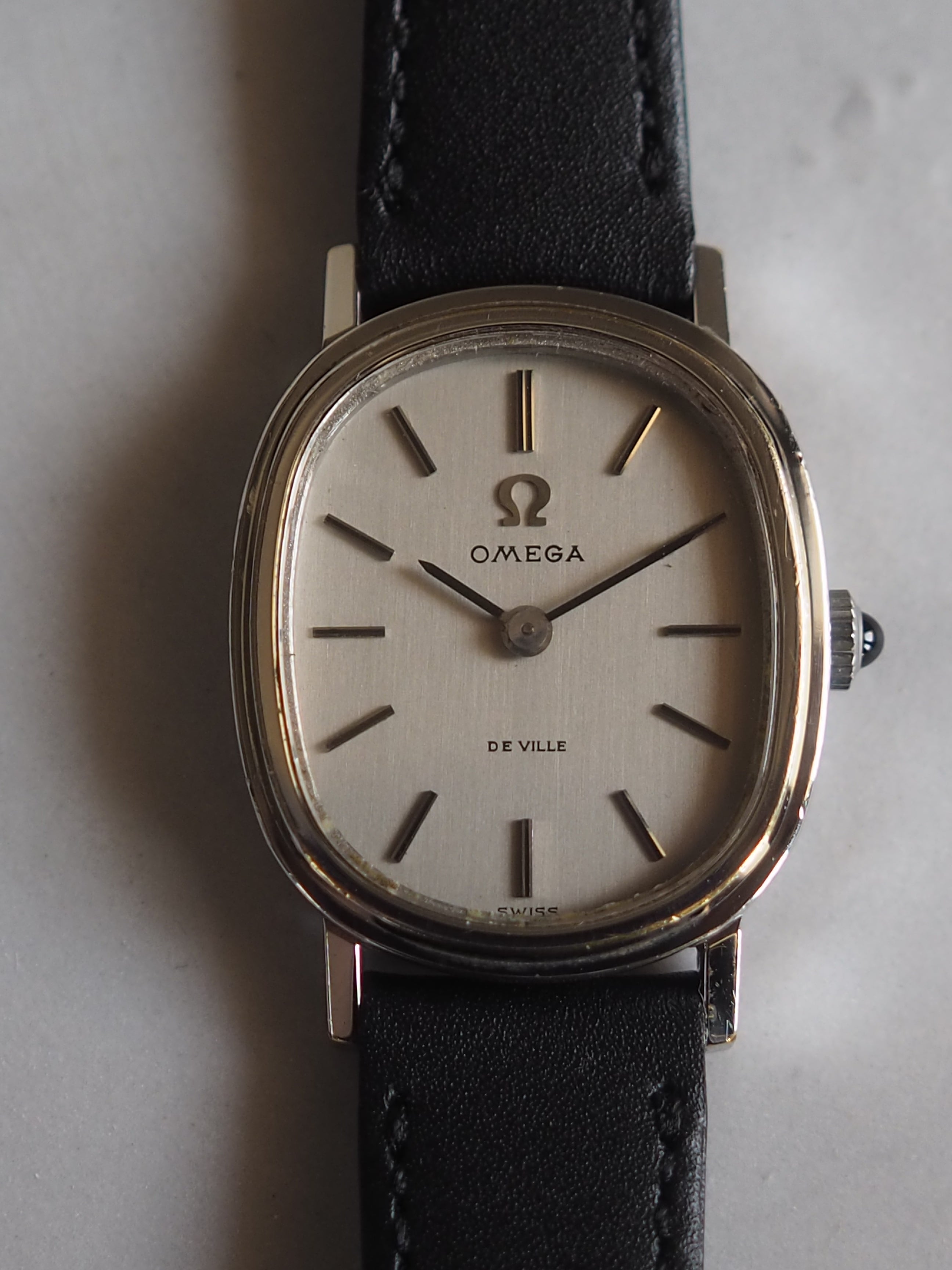 OMEGA DE VILLE Oval Watch