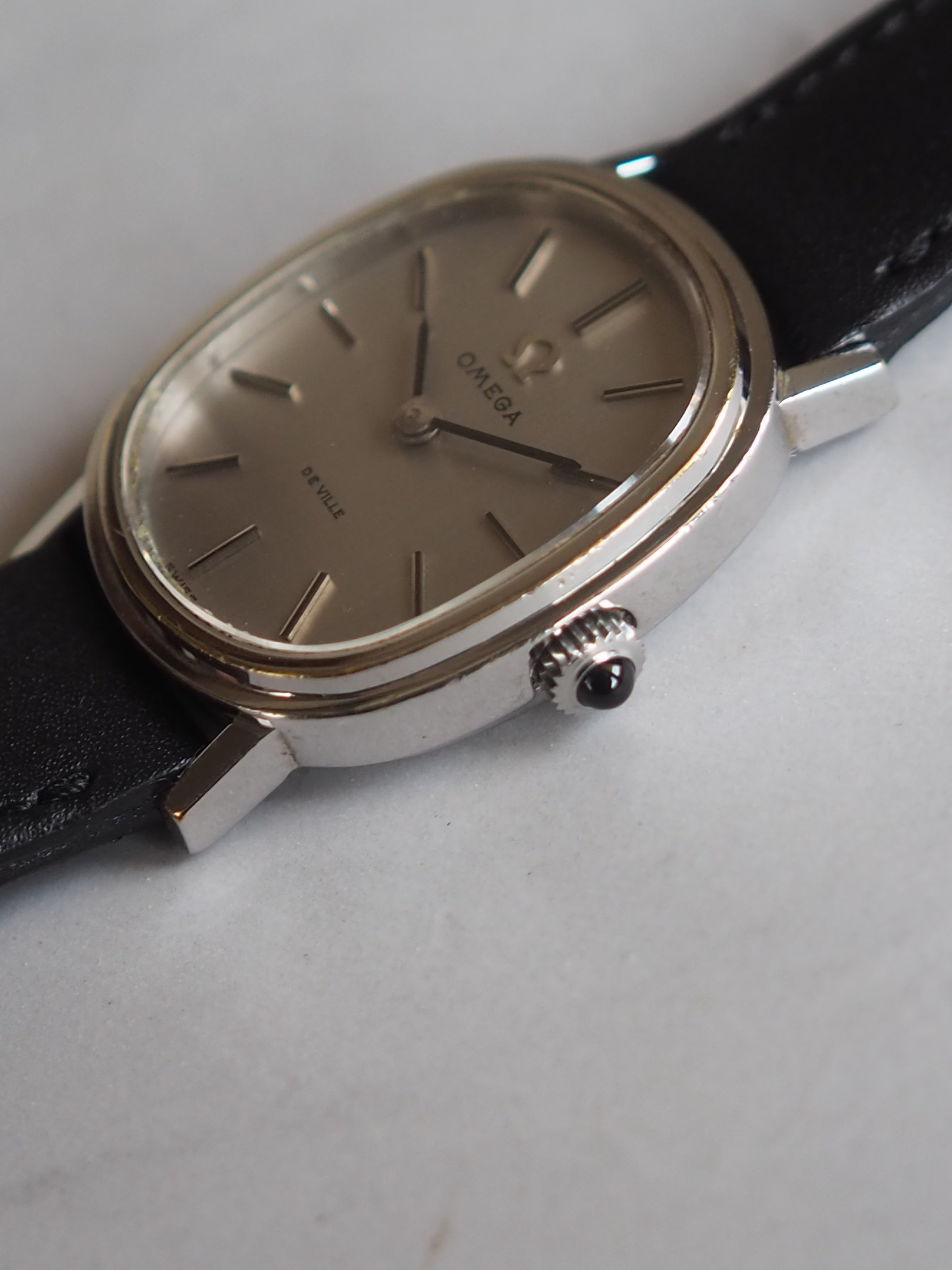 OMEGA DE VILLE Oval Watch
