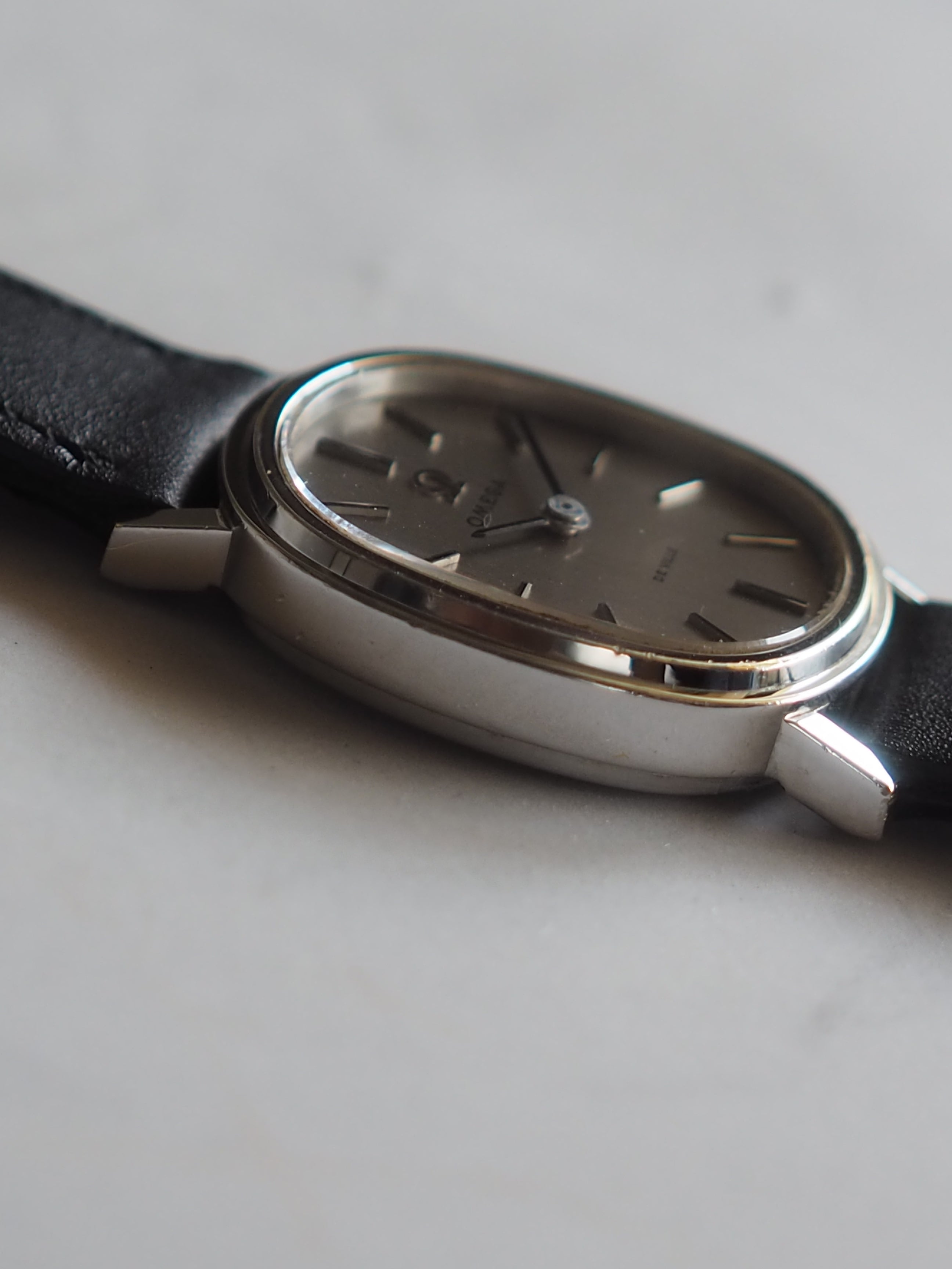 OMEGA DE VILLE Oval Watch