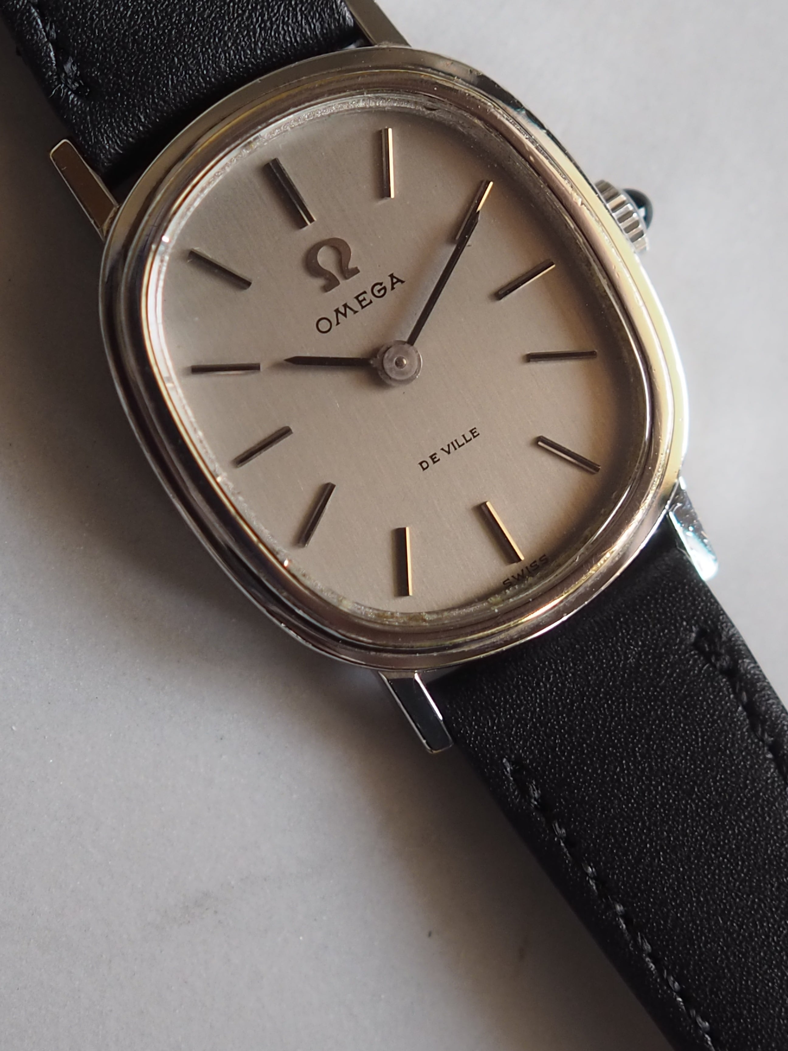 OMEGA DE VILLE Oval Watch