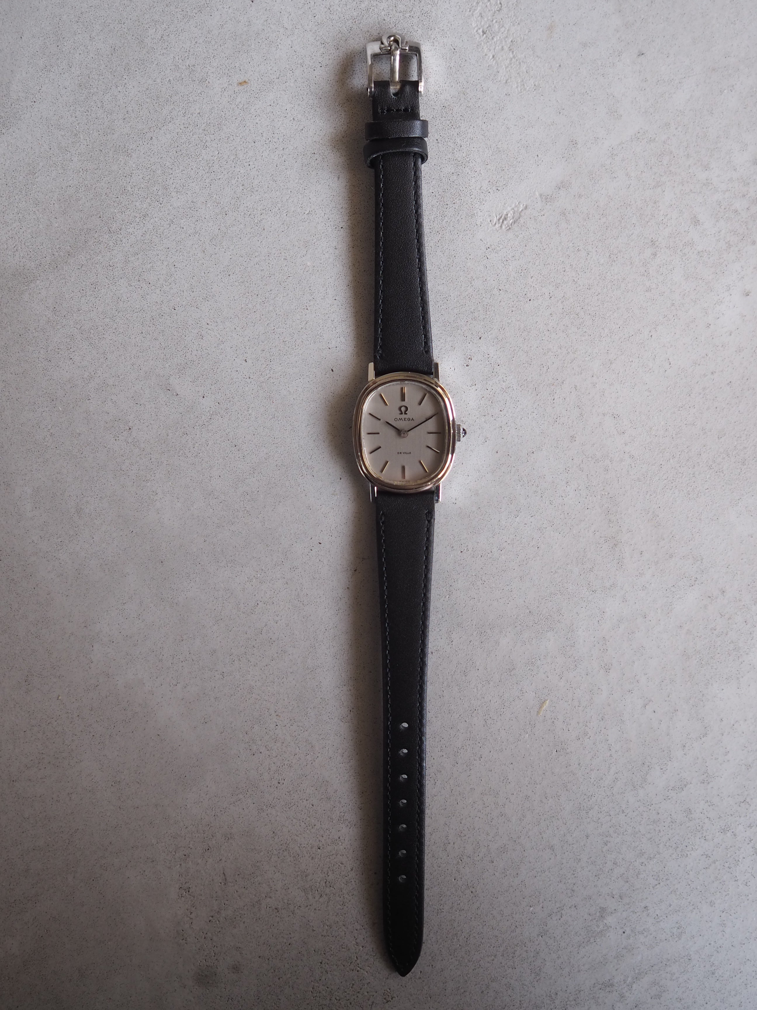 OMEGA DE VILLE Oval Watch