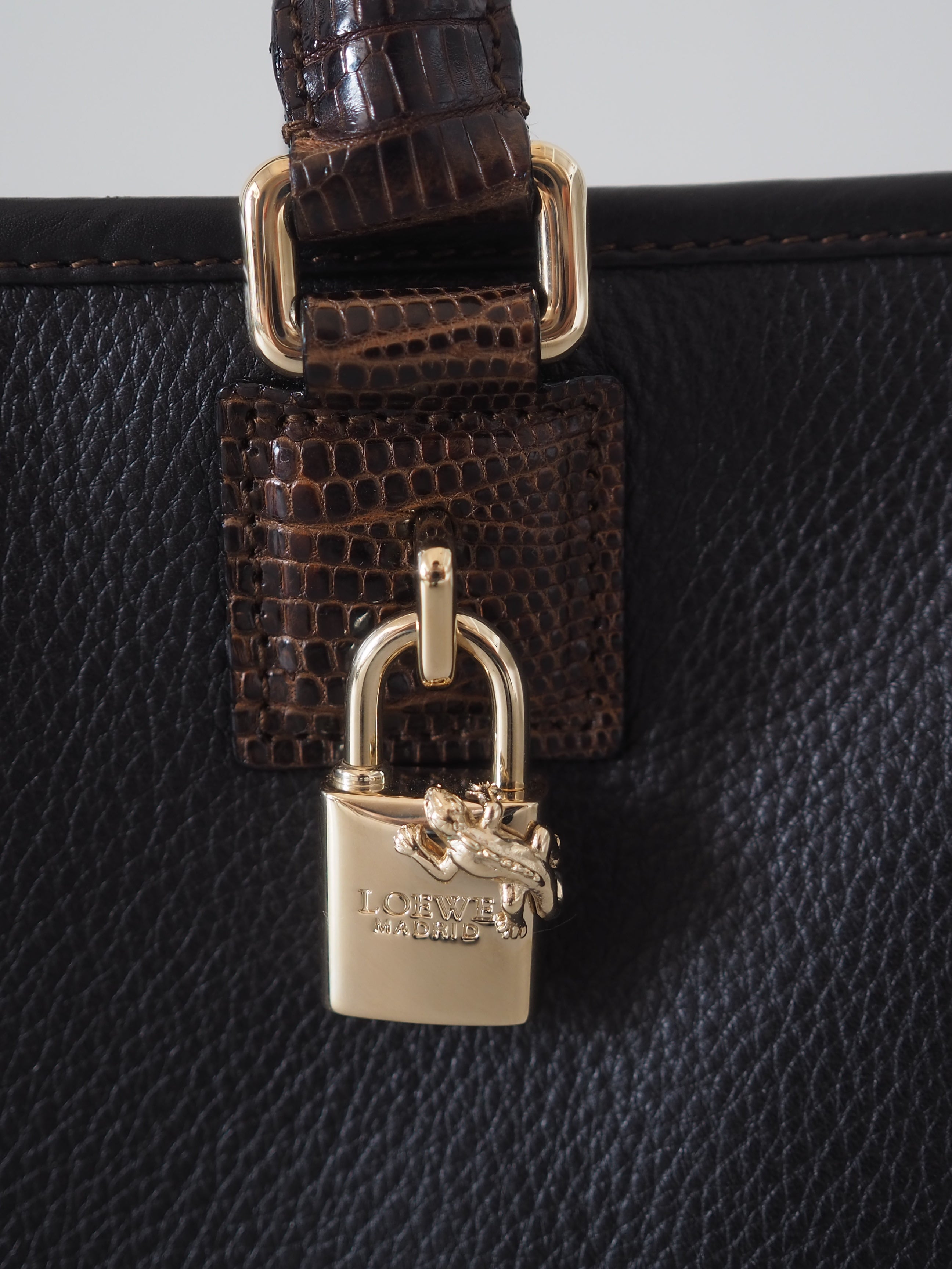 LOEWE Amazona 36 Hand Bag