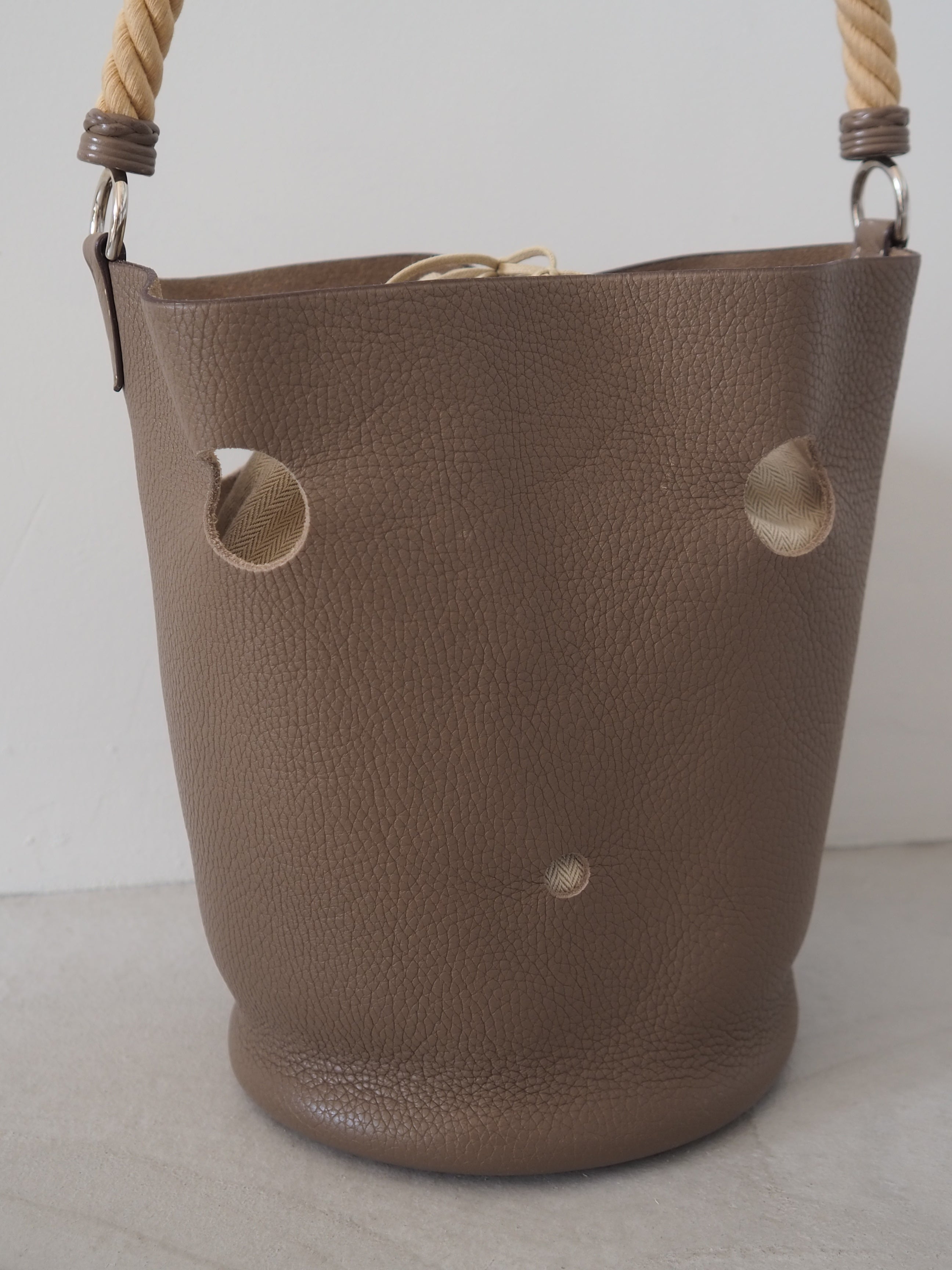 HERMÈS Mangeoire GM Shoulder Bag