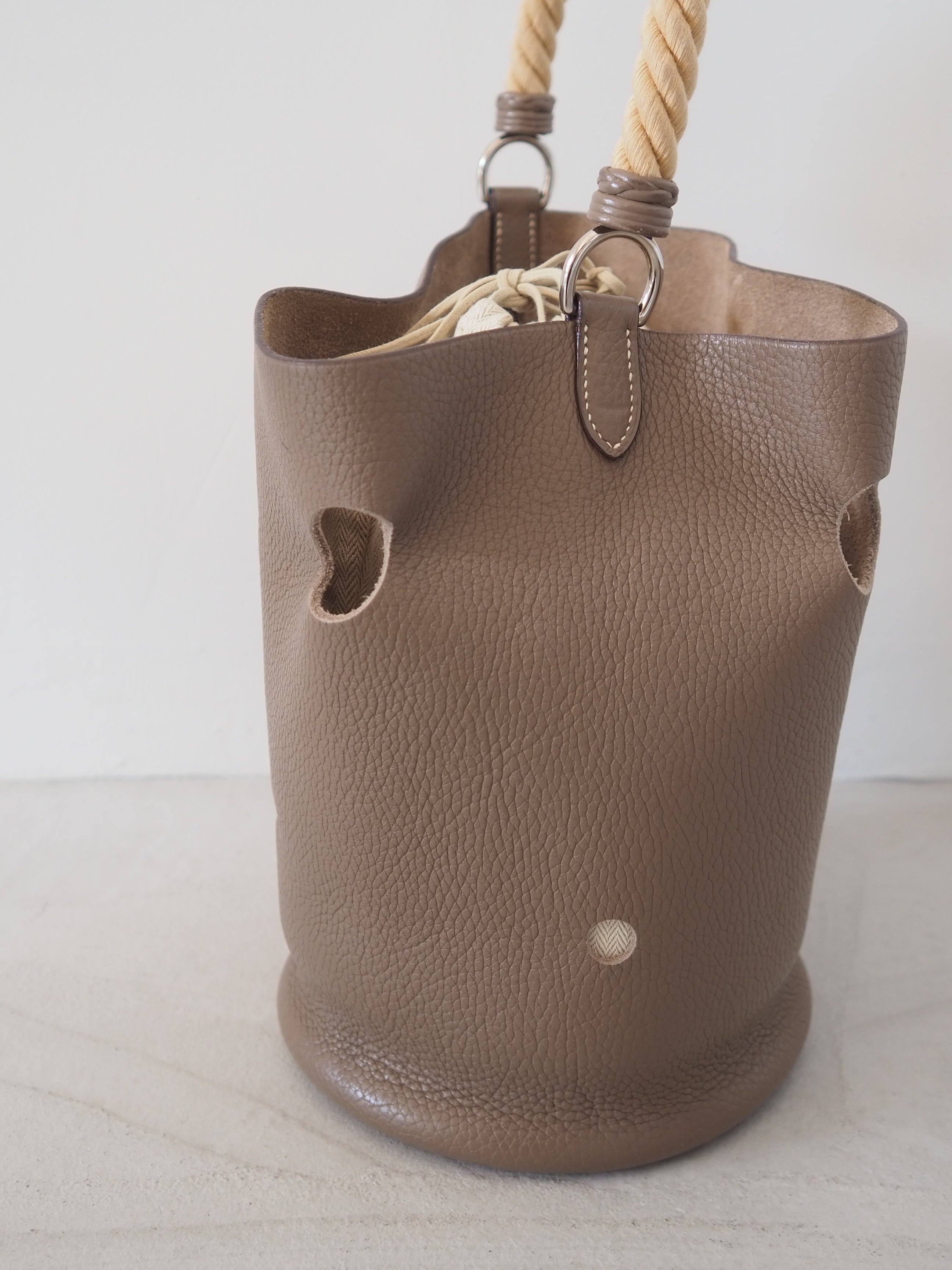 HERMÈS Mangeoire GM Shoulder Bag