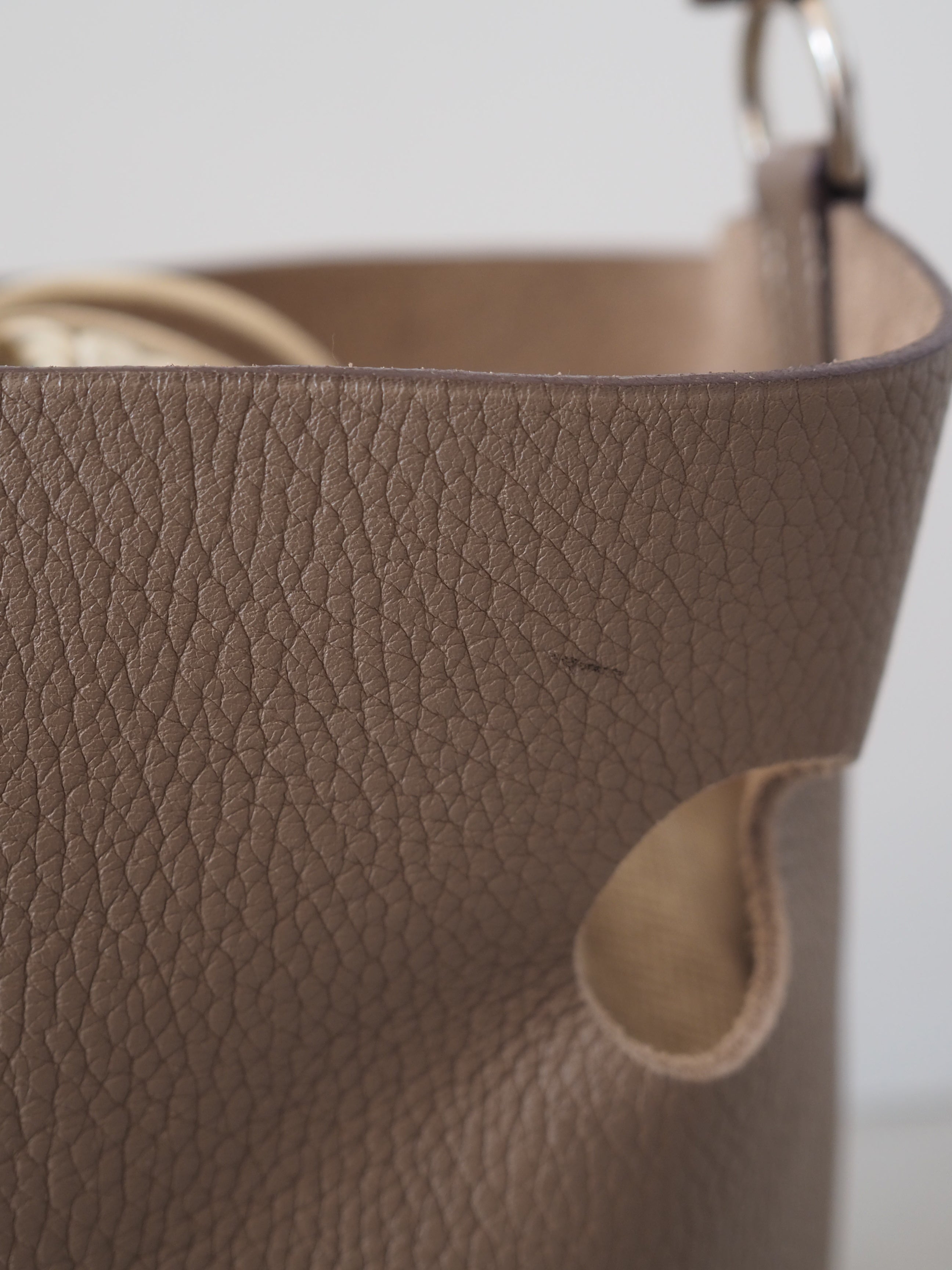 HERMÈS Mangeoire GM Shoulder Bag