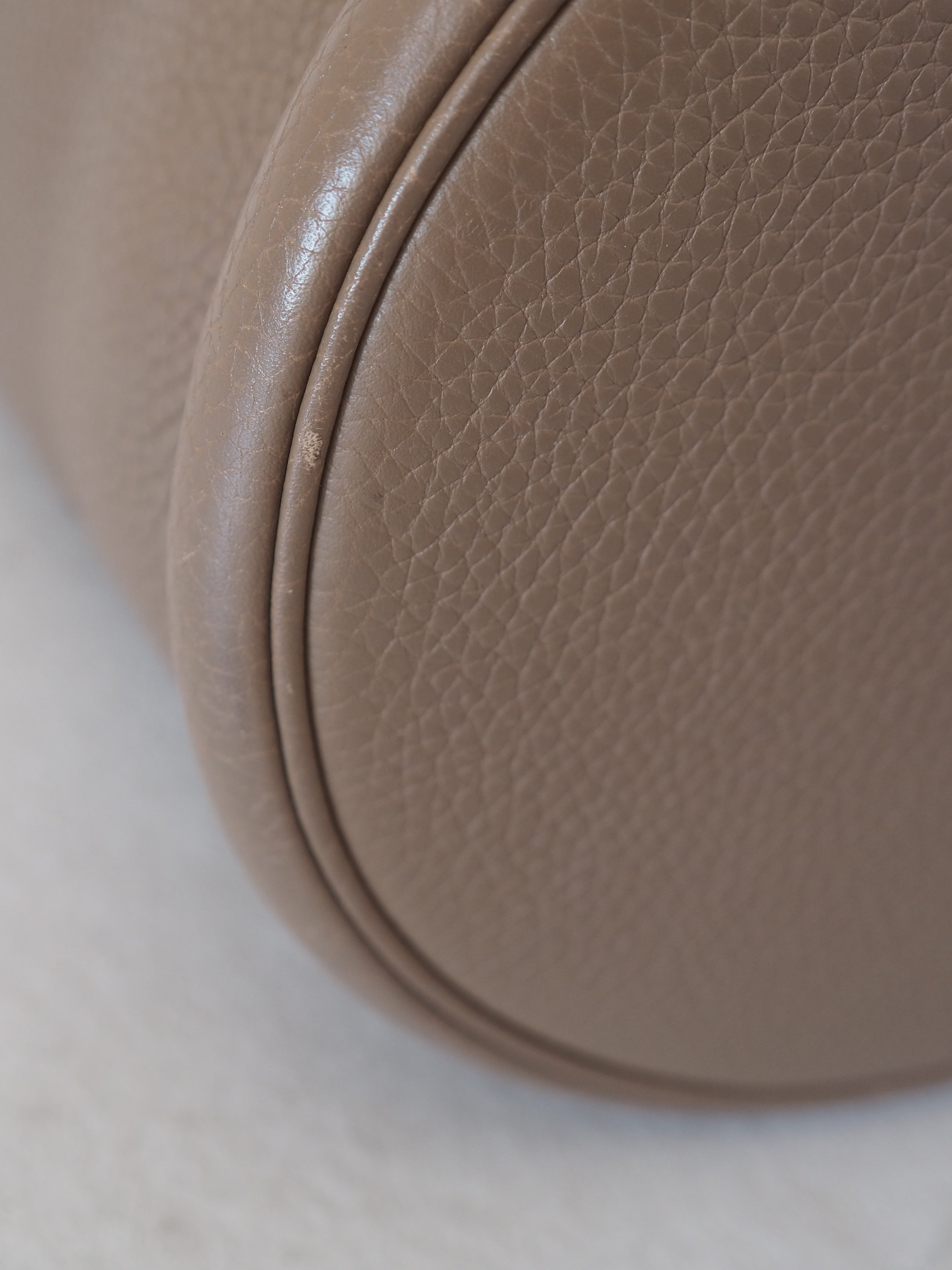 HERMÈS Mangeoire GM Shoulder Bag