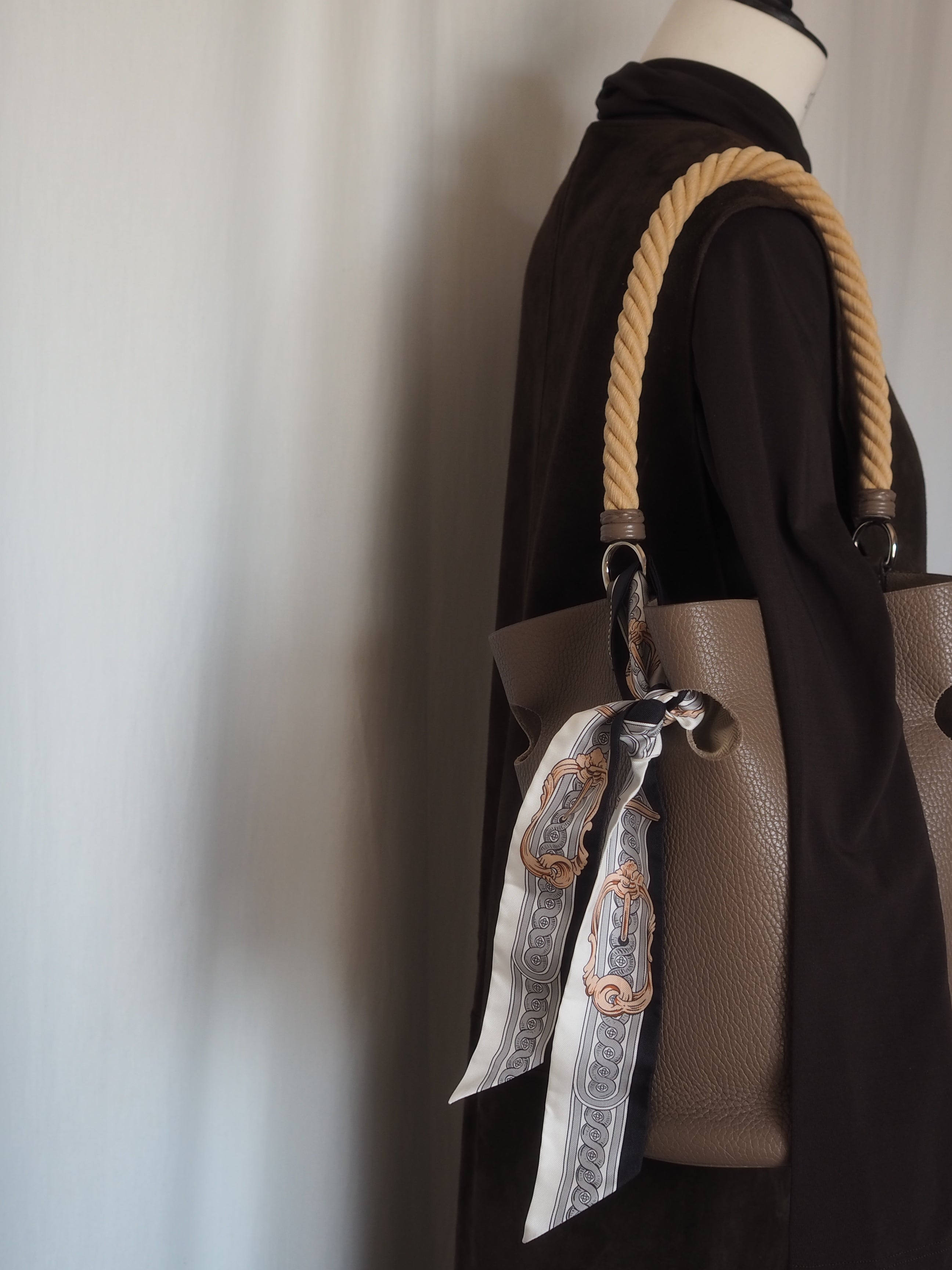 HERMÈS “Bride de Cour” Twilly Scarf