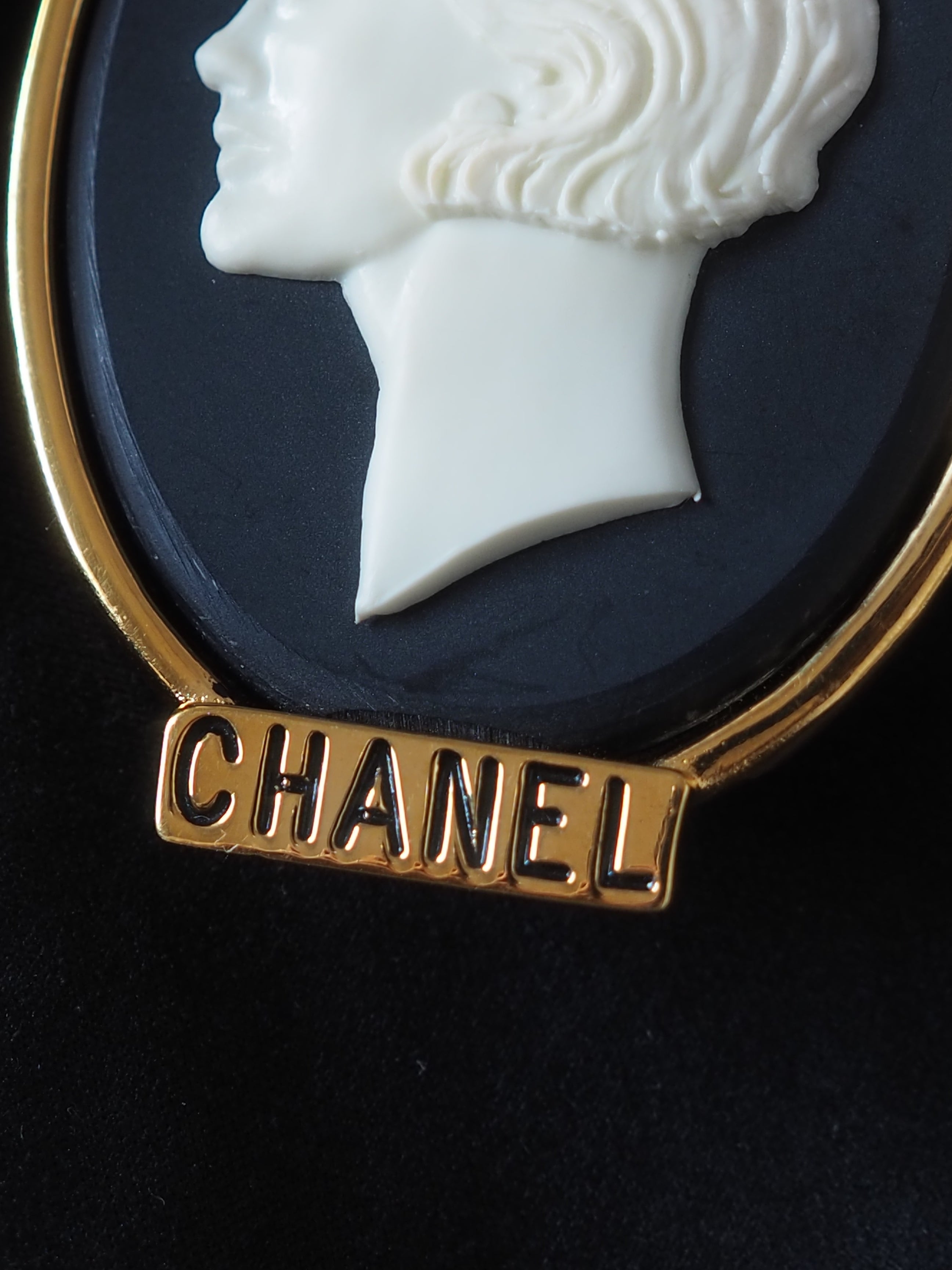 CHANEL シャネル COCO カメオ ブローチ リボン ゴールド ブラック レア