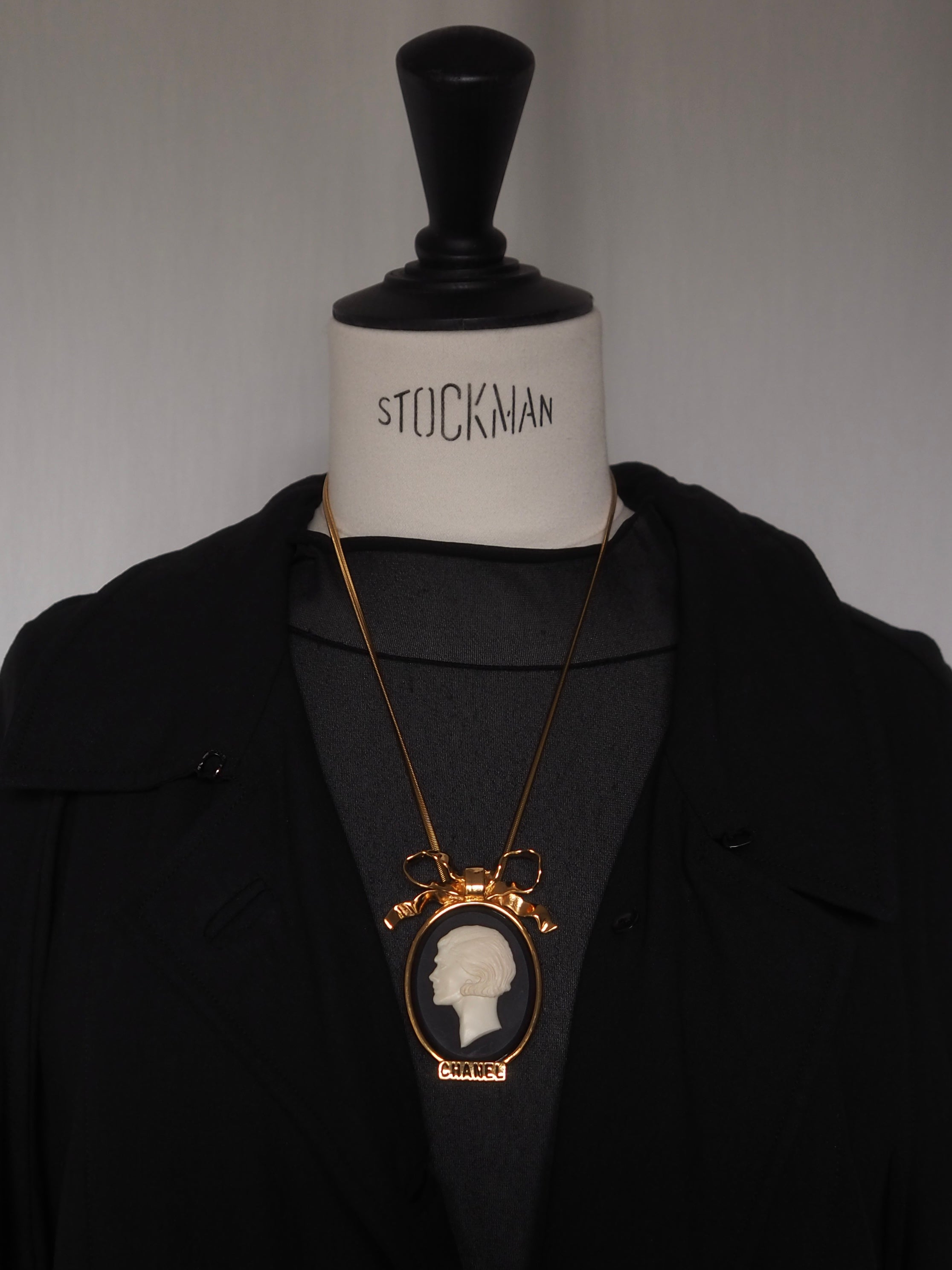 CHANEL シャネル COCO カメオ ブローチ リボン ゴールド ブラック レア