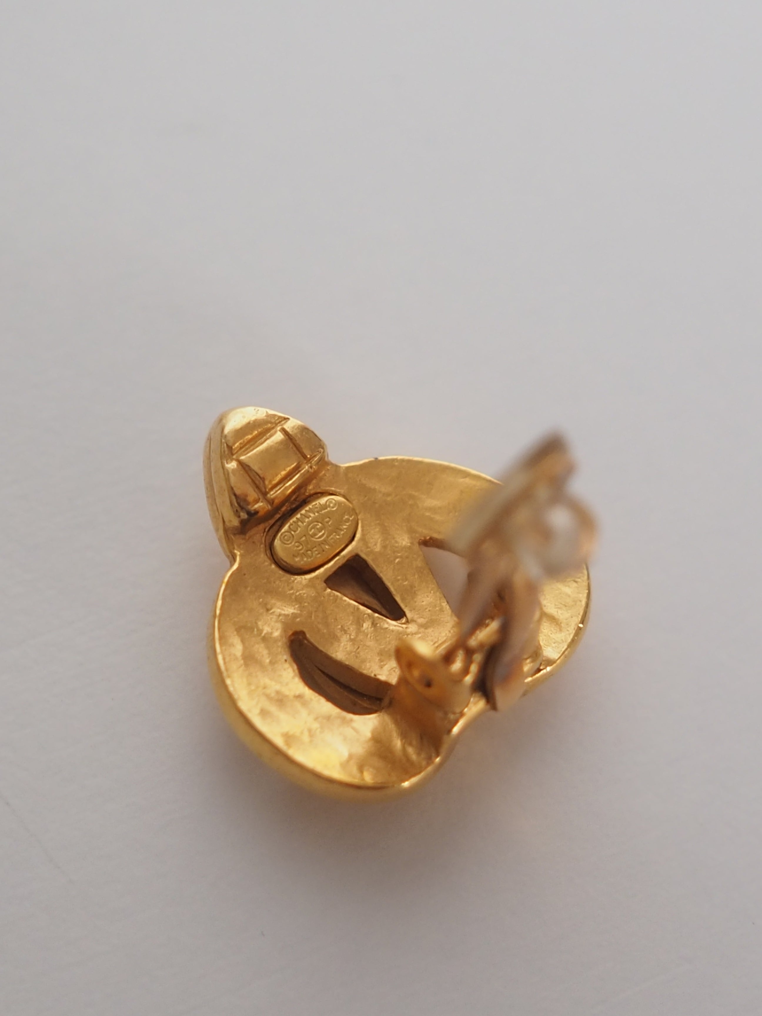 CHANEL Heart Earring Gold