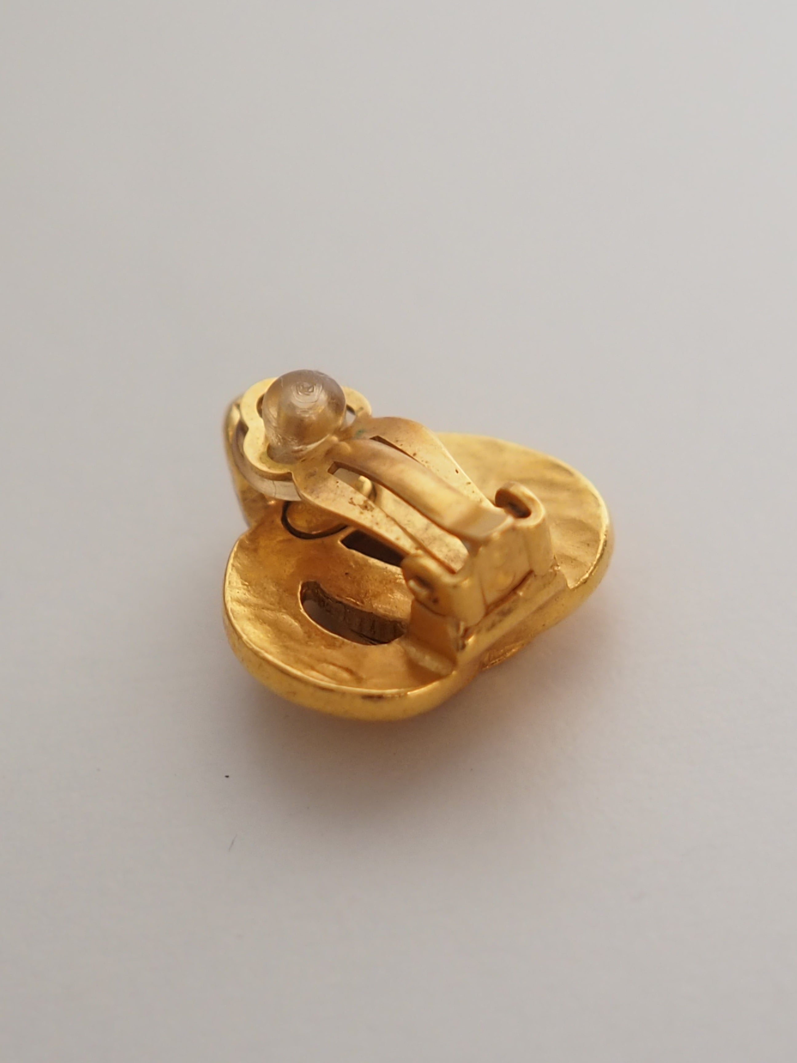 CHANEL Heart Earring Gold