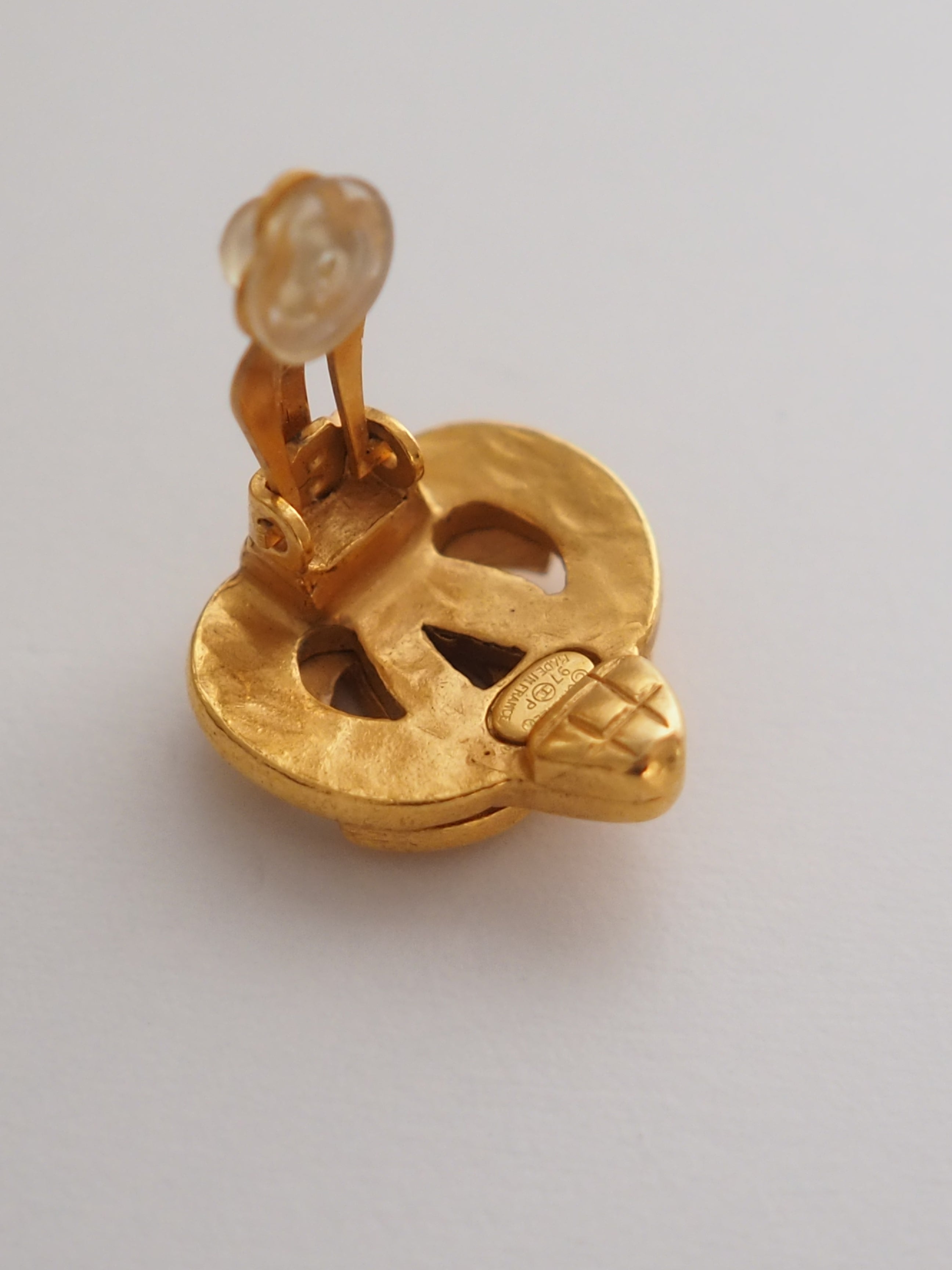 CHANEL Heart Earring Gold