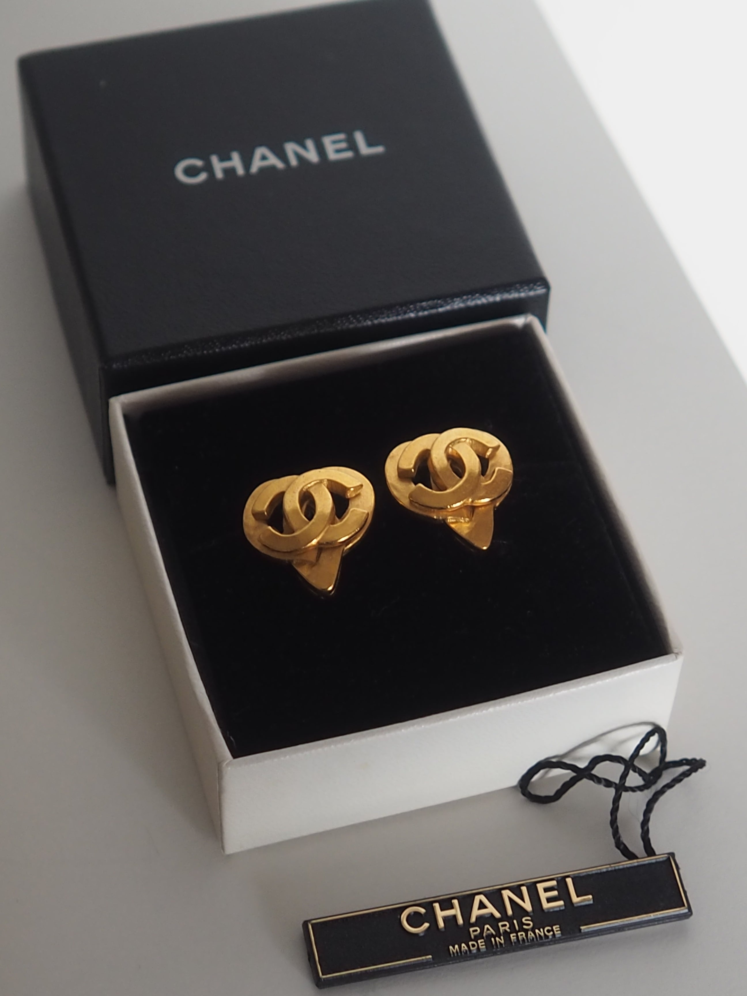 CHANEL Heart Earring Gold