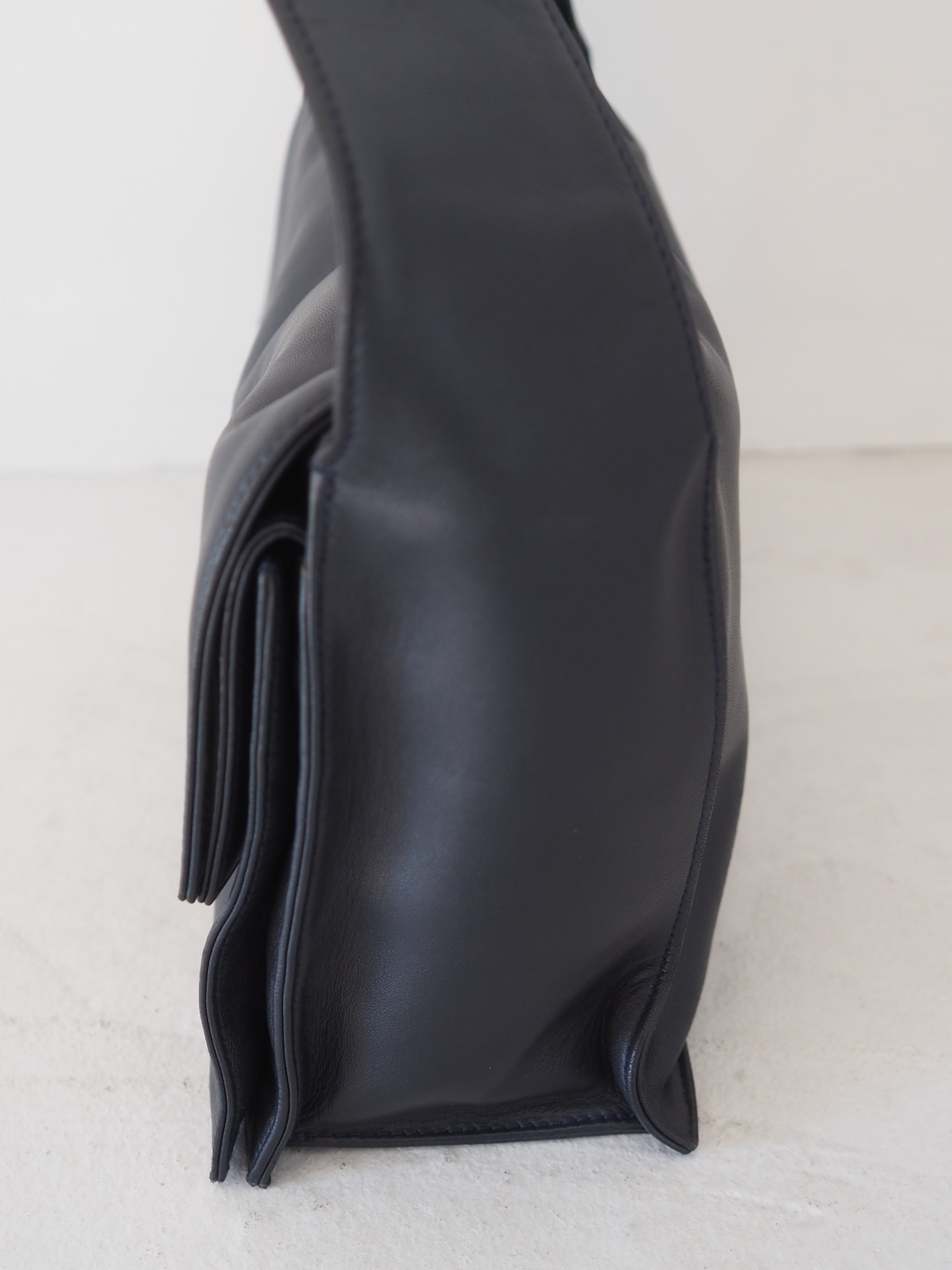 LOEWE ロエベ アナグラム ショルダーバッグ ブラック ナッパ レザー