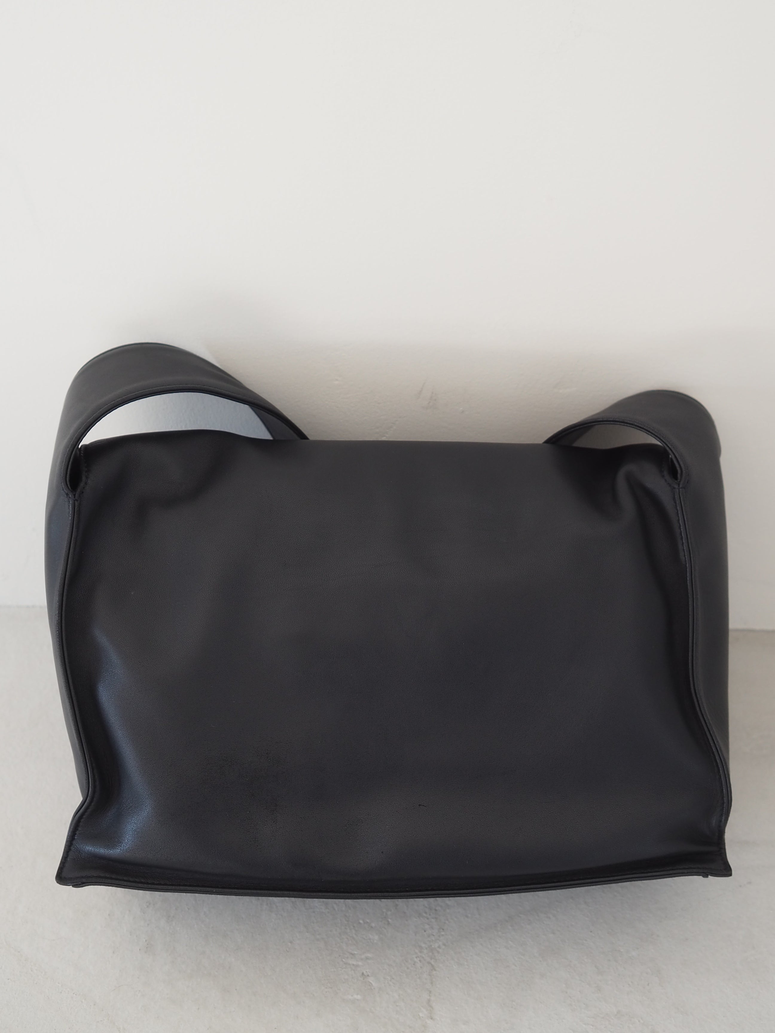 LOEWE ロエベ アナグラム ショルダーバッグ ブラック ナッパ レザー