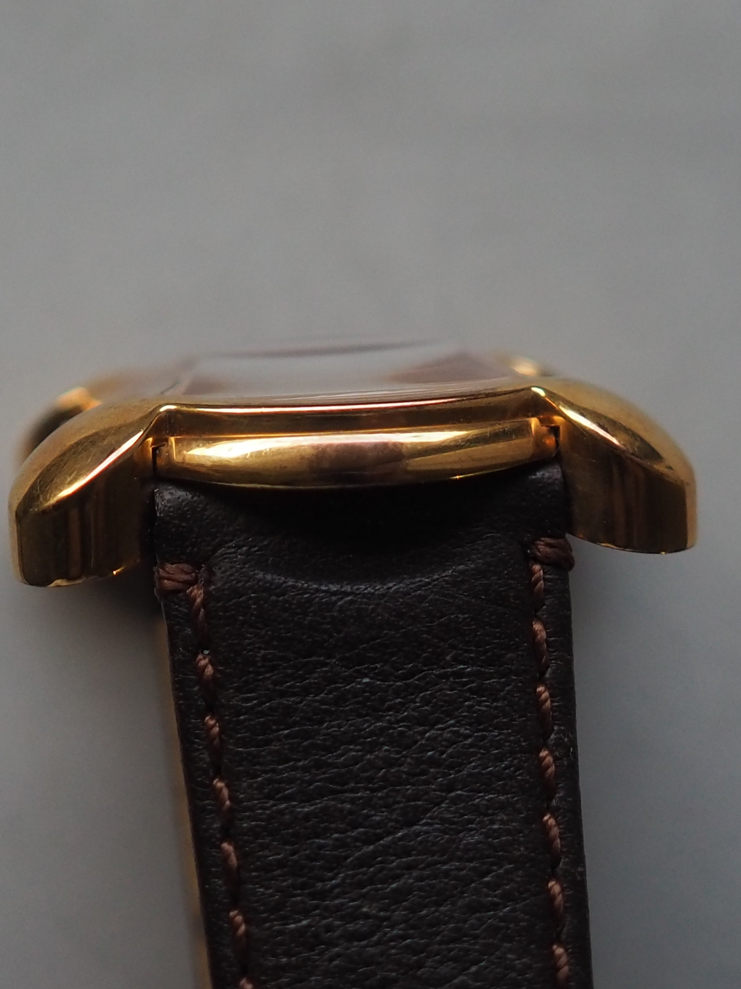 稼働 CELINE 腕時計 トリオンフ レディース ブロンズカラー 3199 CELINE - 【美品】セリーヌ CELINE ブラゾン トリオンフ 腕時計