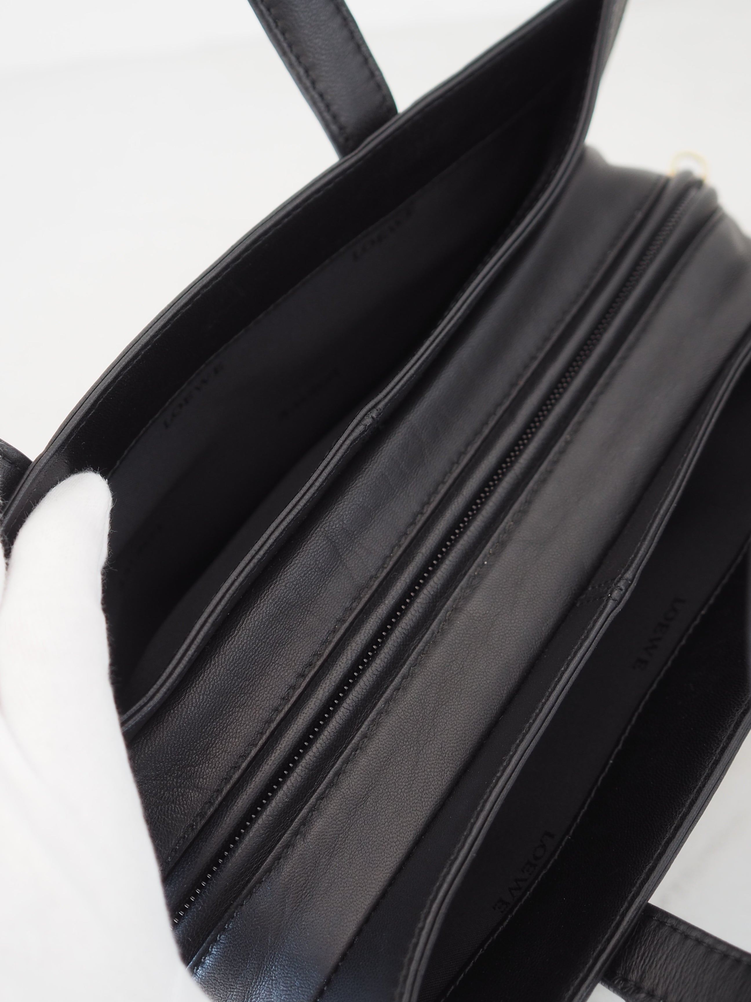 LOEWE ロエベ　ビジネスバッグ　アナグラム　ロゴ押し　レザー　2way LOEWE ロエベ アナグラム 2way ハンド ショルダーバッグ ナッパレザー