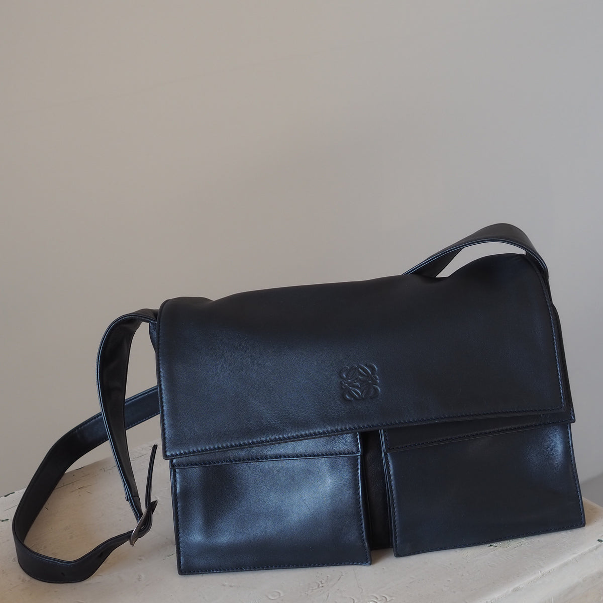 LOEWE ロエベ アナグラム ショルダーバッグ ブラック ナッパ レザー 