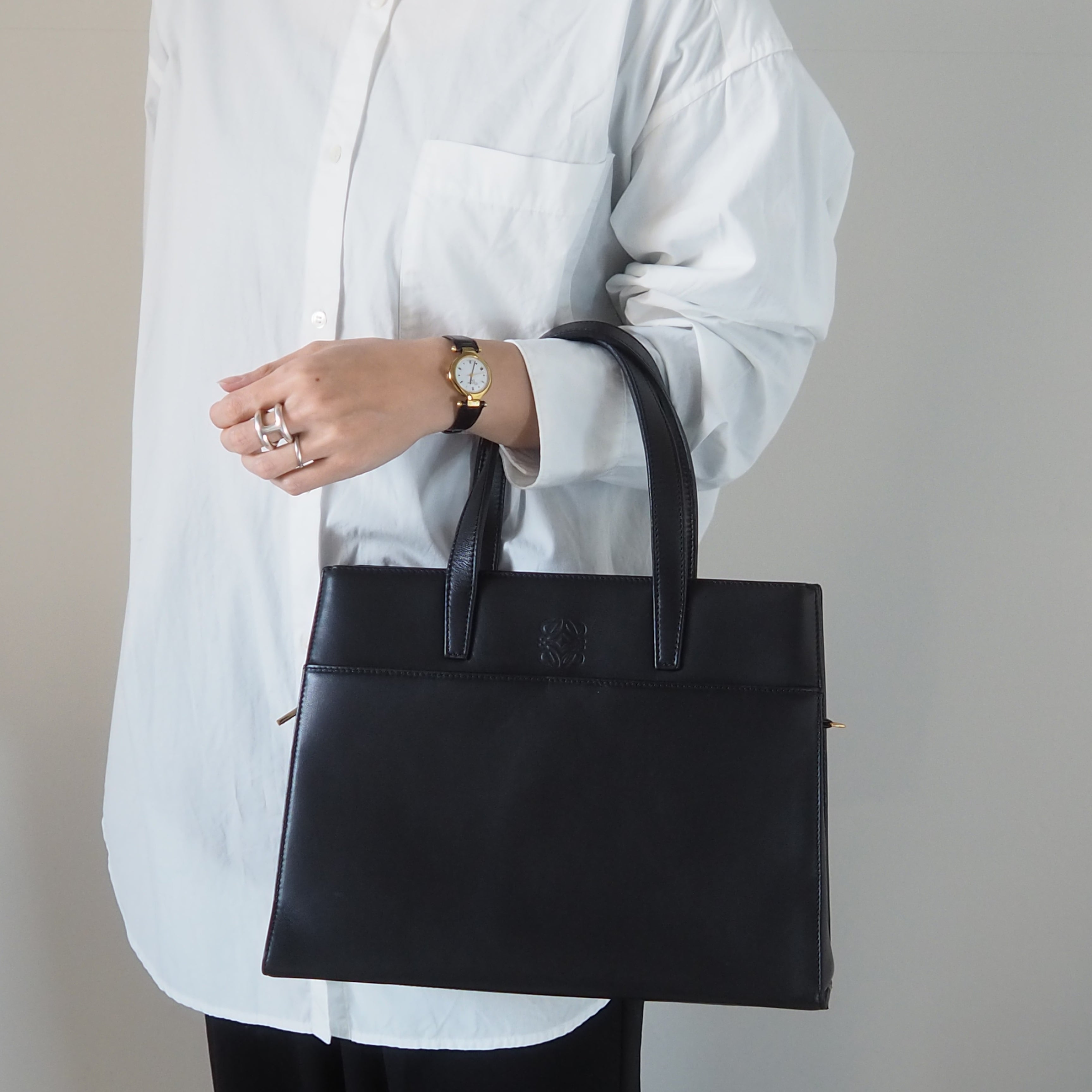 LOEWE ロエベ　ビジネスバッグ　アナグラム　ロゴ押し　レザー　2way LOEWE ロエベ アナグラム 2way ハンド ショルダーバッグ ナッパレザー