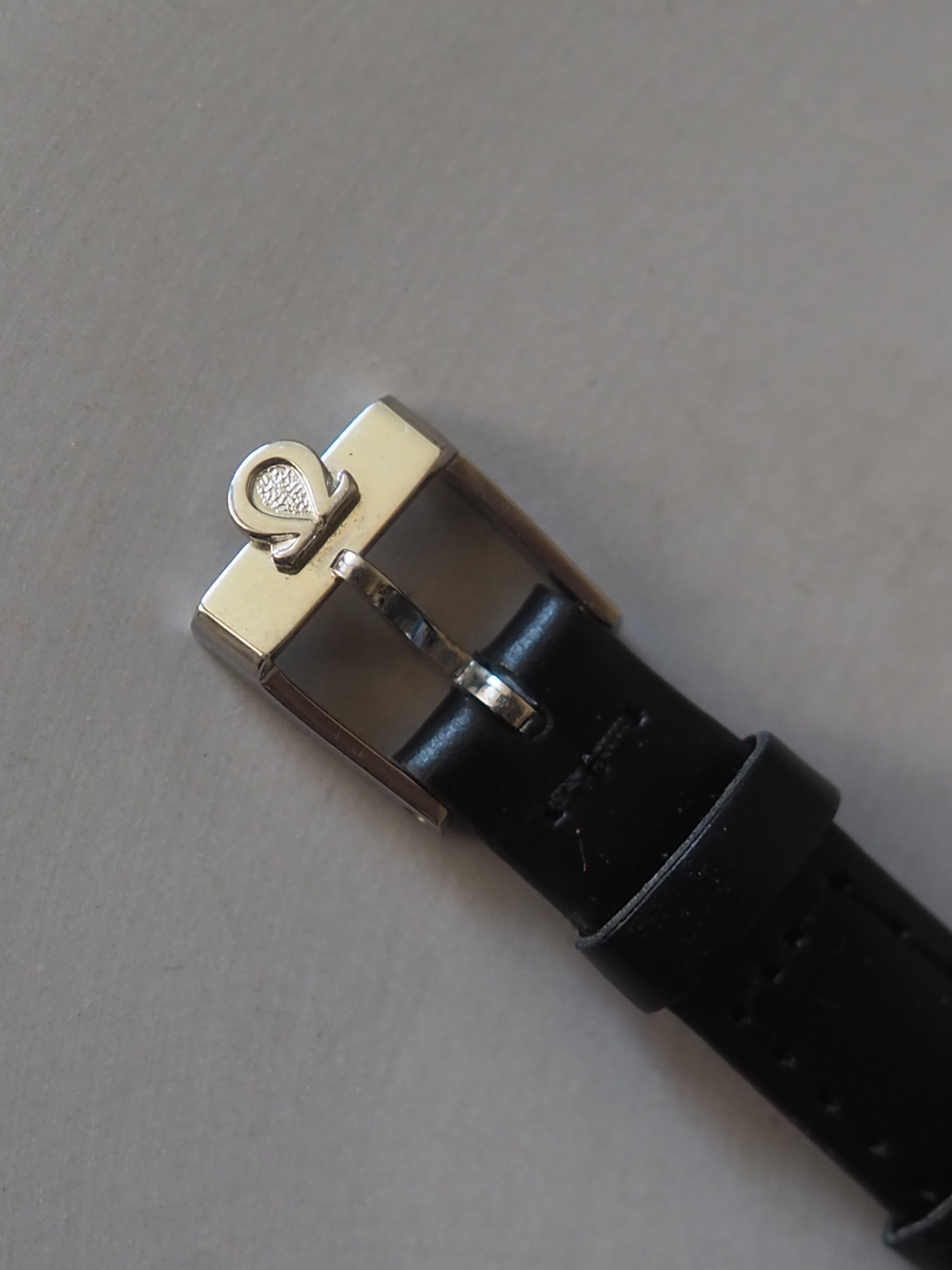 OMEGA DE VILLE Oval Watch