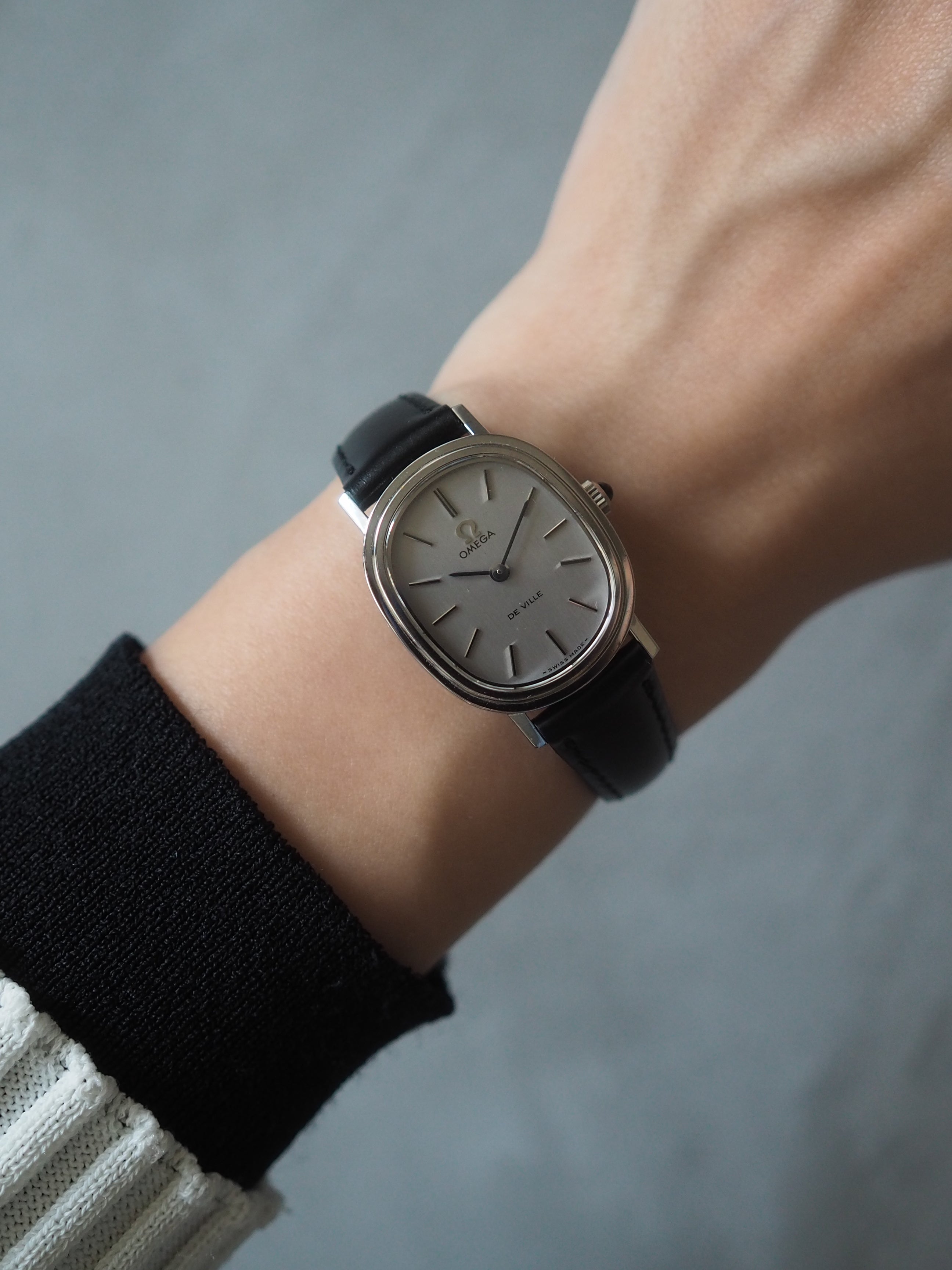 OMEGA DE VILLE Oval Watch