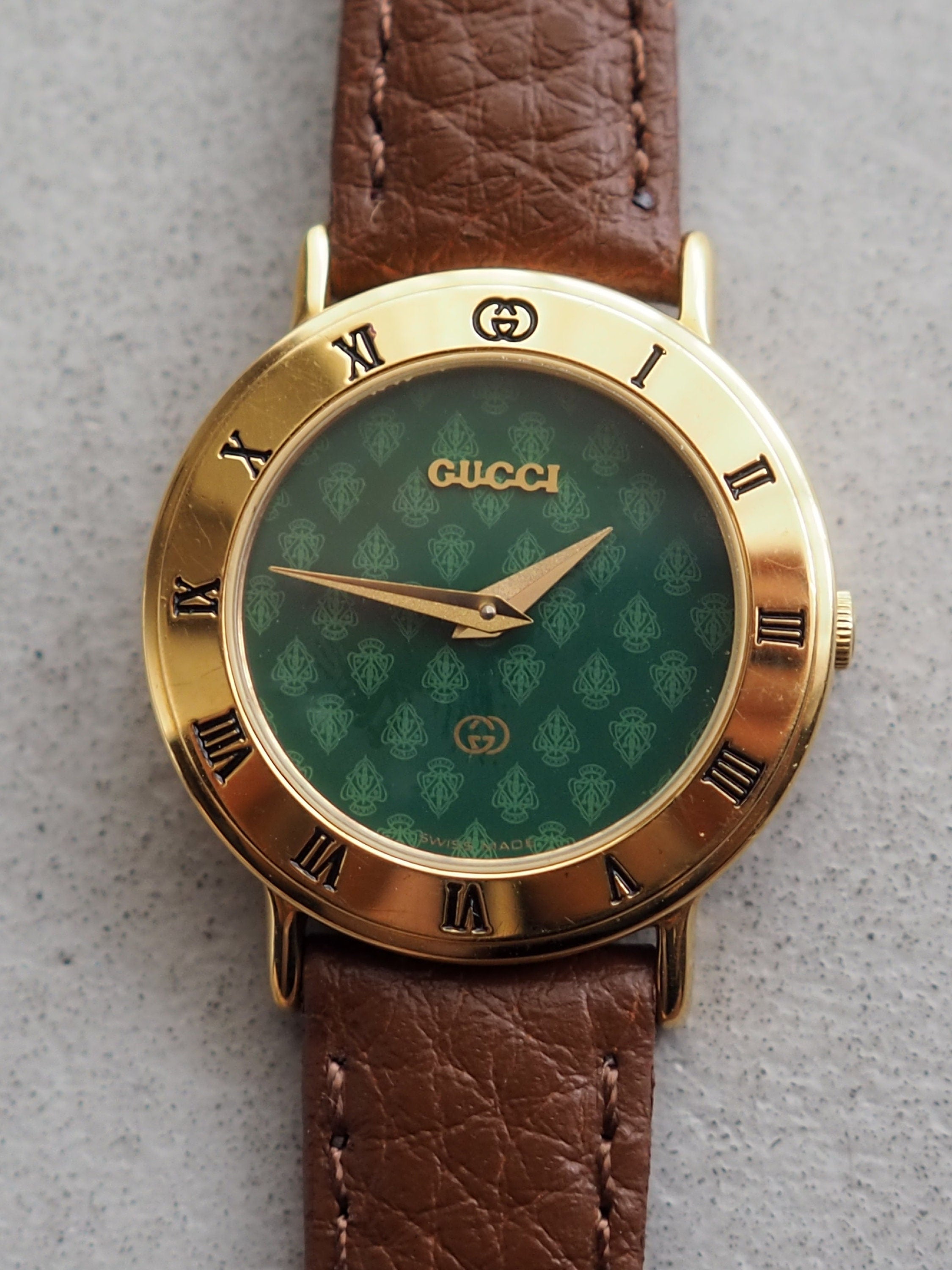 GUCCI GG Round Watch Wristwatch Gold Metal Green Brown Leather Vintage Authentic