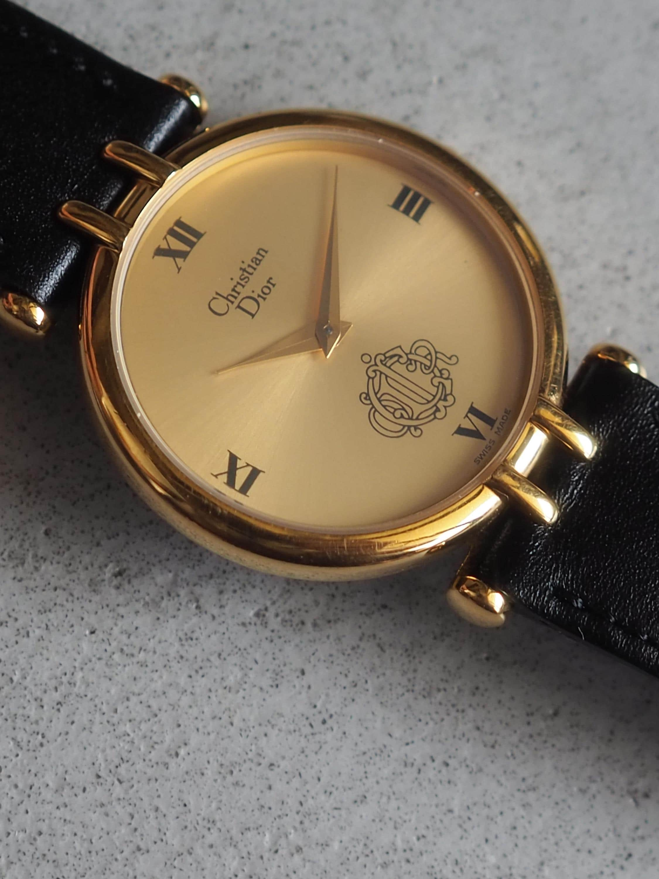 Christian Dior Round Emblem Logos Watch Gold Metal Leather Quartz Wristwatch Unisex Vintage Authentic