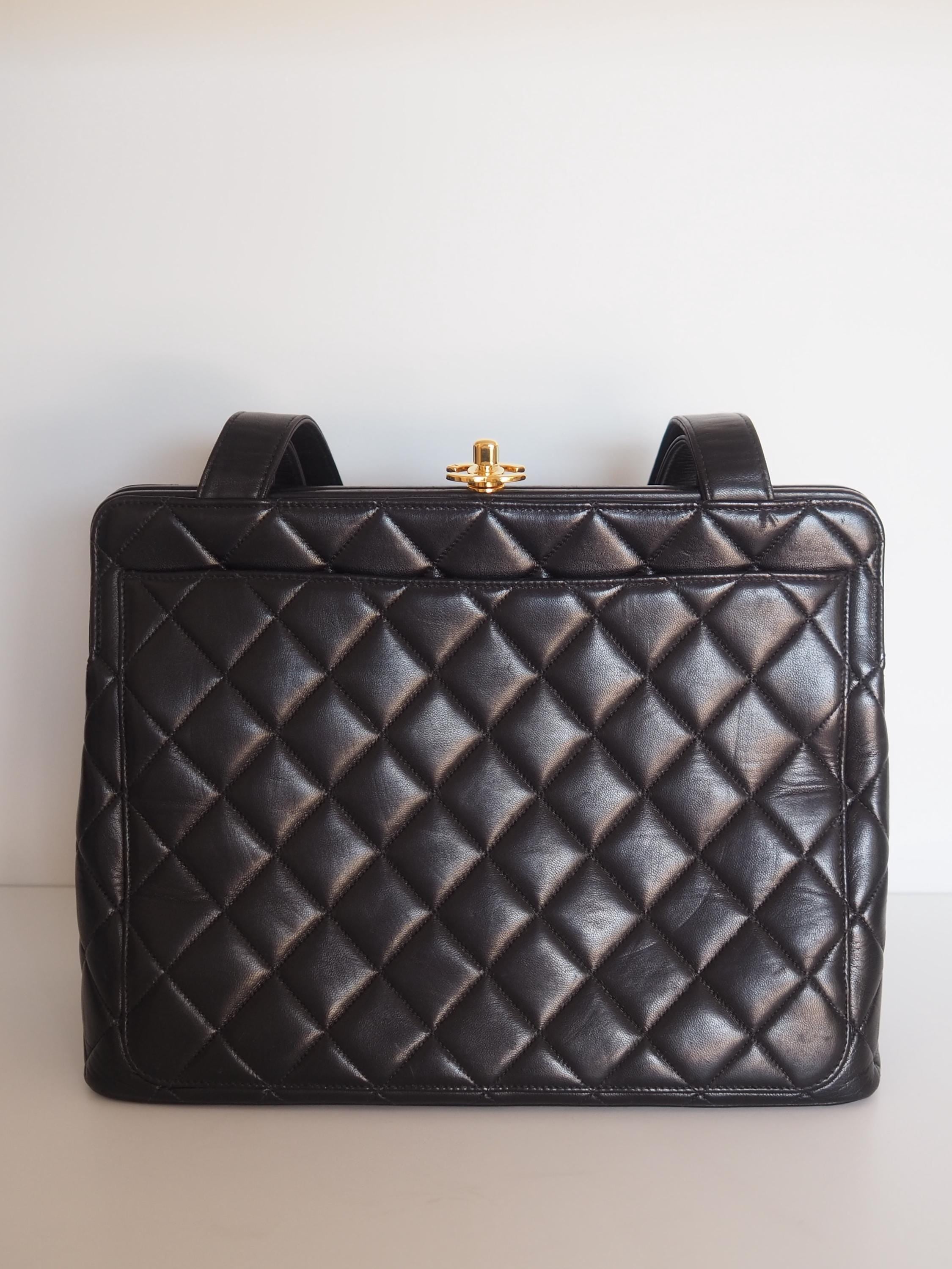 CHANEL Matelasse Quilted CC Clasp Shoulder Bag Black Vintage Authentic