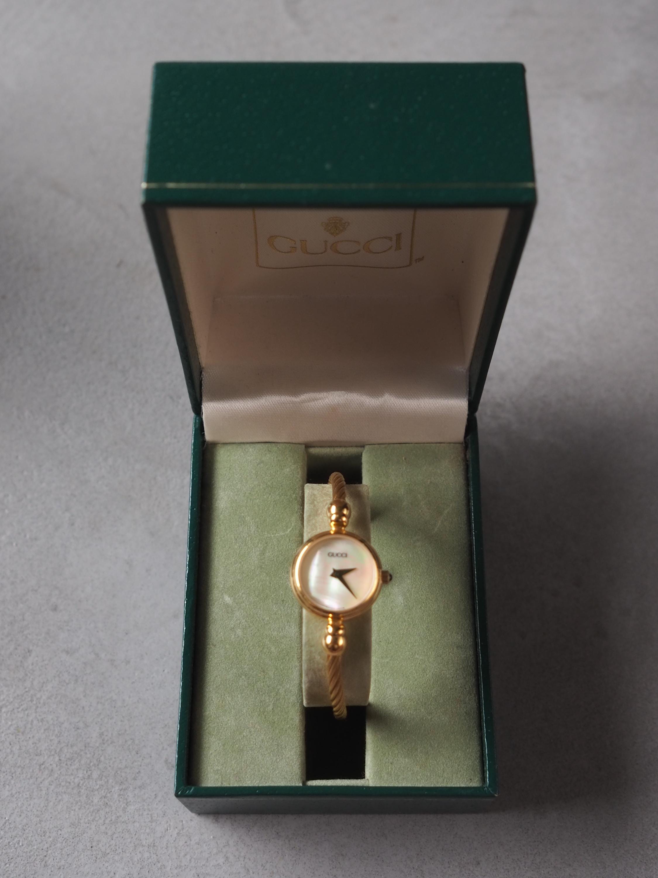 GUCCI Shell Bangle Watch Wristwatch Gold Metal Vintage Authentic